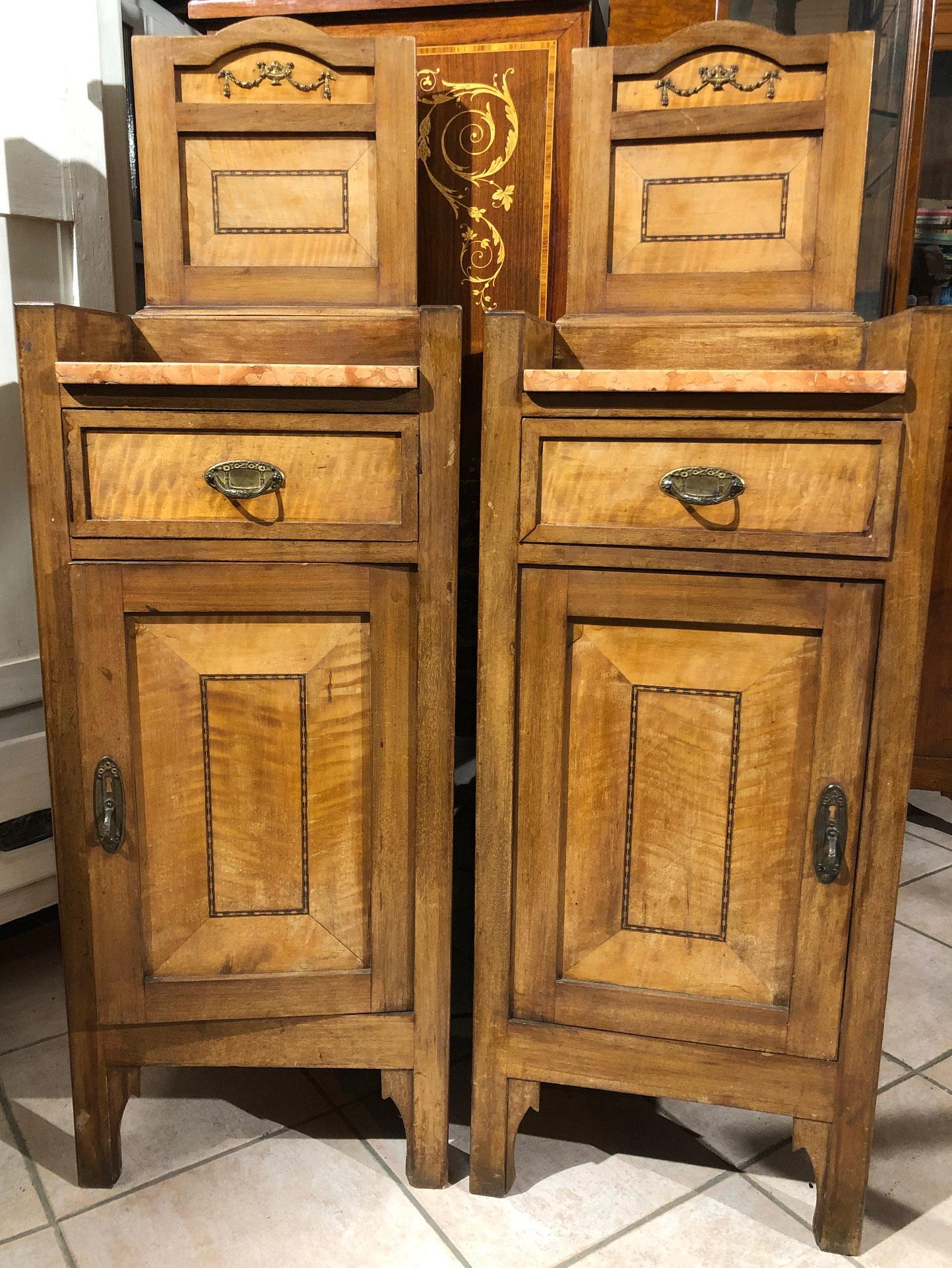 Pair of original Tuscan walnut nightstands with drawer and pink marble.
Size cm: 41 x 29 x 95/125 H
Period: 1930.
They will be delivered in a specific wooden case for export, packed in bubble wrap.
Comes from an old country house in the Pisa area of