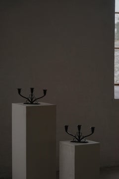 Inizio XX secolo, Coppia di candelabri a tre bracci in metallo danese Art Deco, anni '30