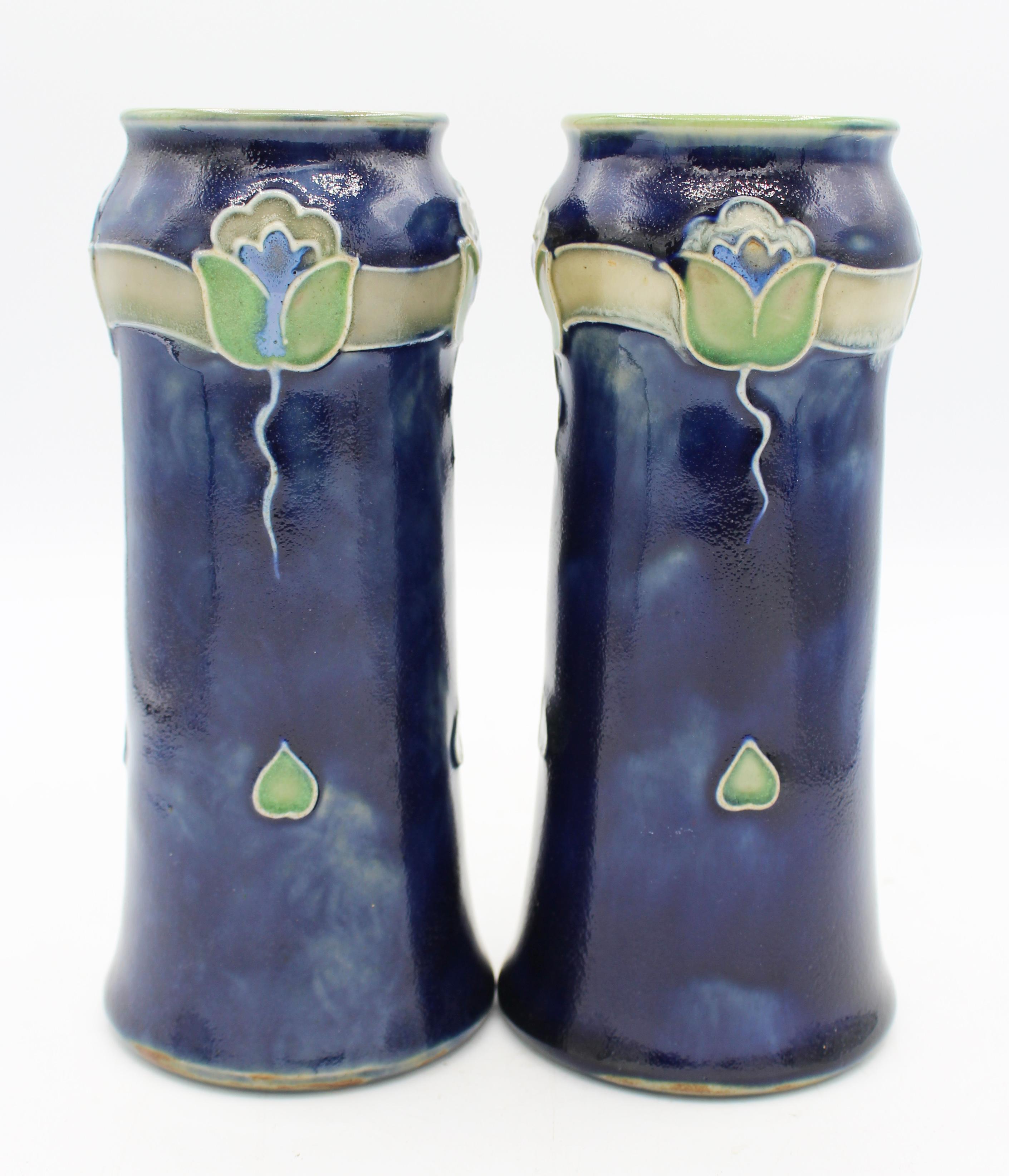 Poteries Paire de vases Art nouveau du début du 20e siècle par Royal Doulton en vente