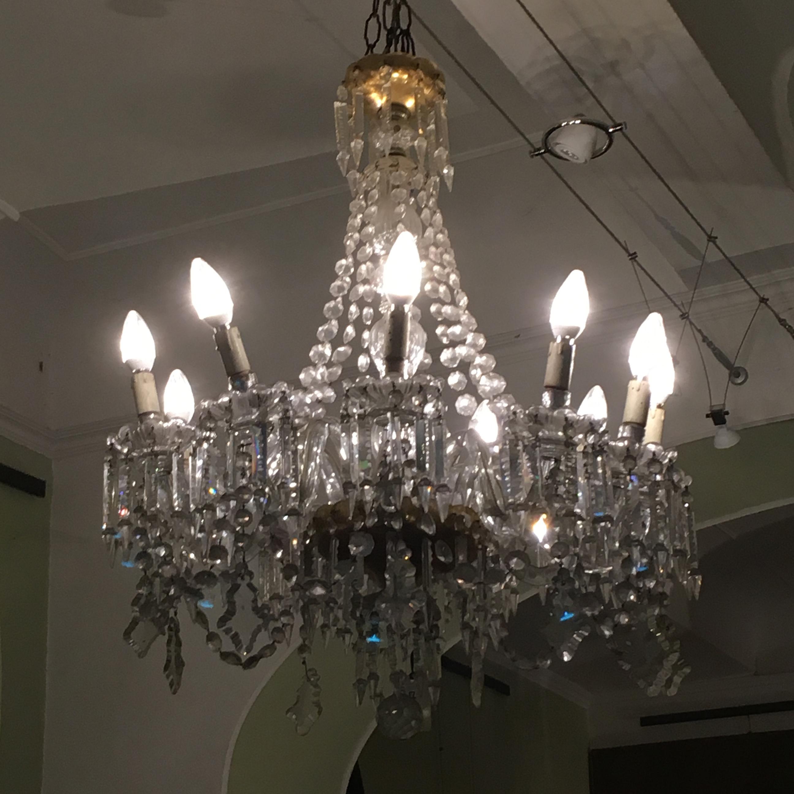 Early 20th Century Pair of Bohemian Crystal Ten-Light Chandeliers For Sale 4