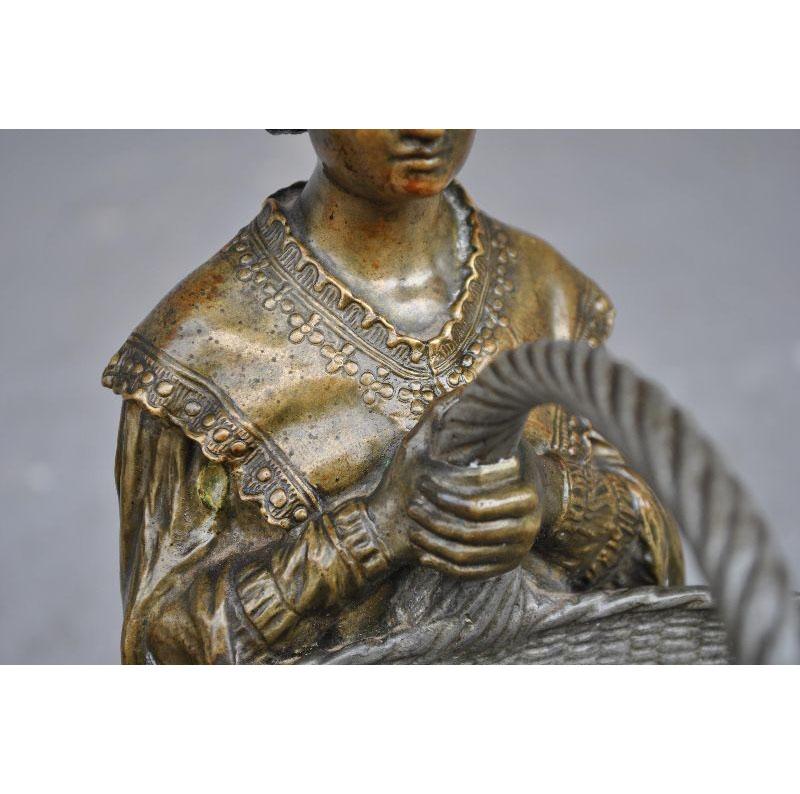 Early 20th Century Pair of Bronze Representing Young Woman by Jean Baffier For Sale 3