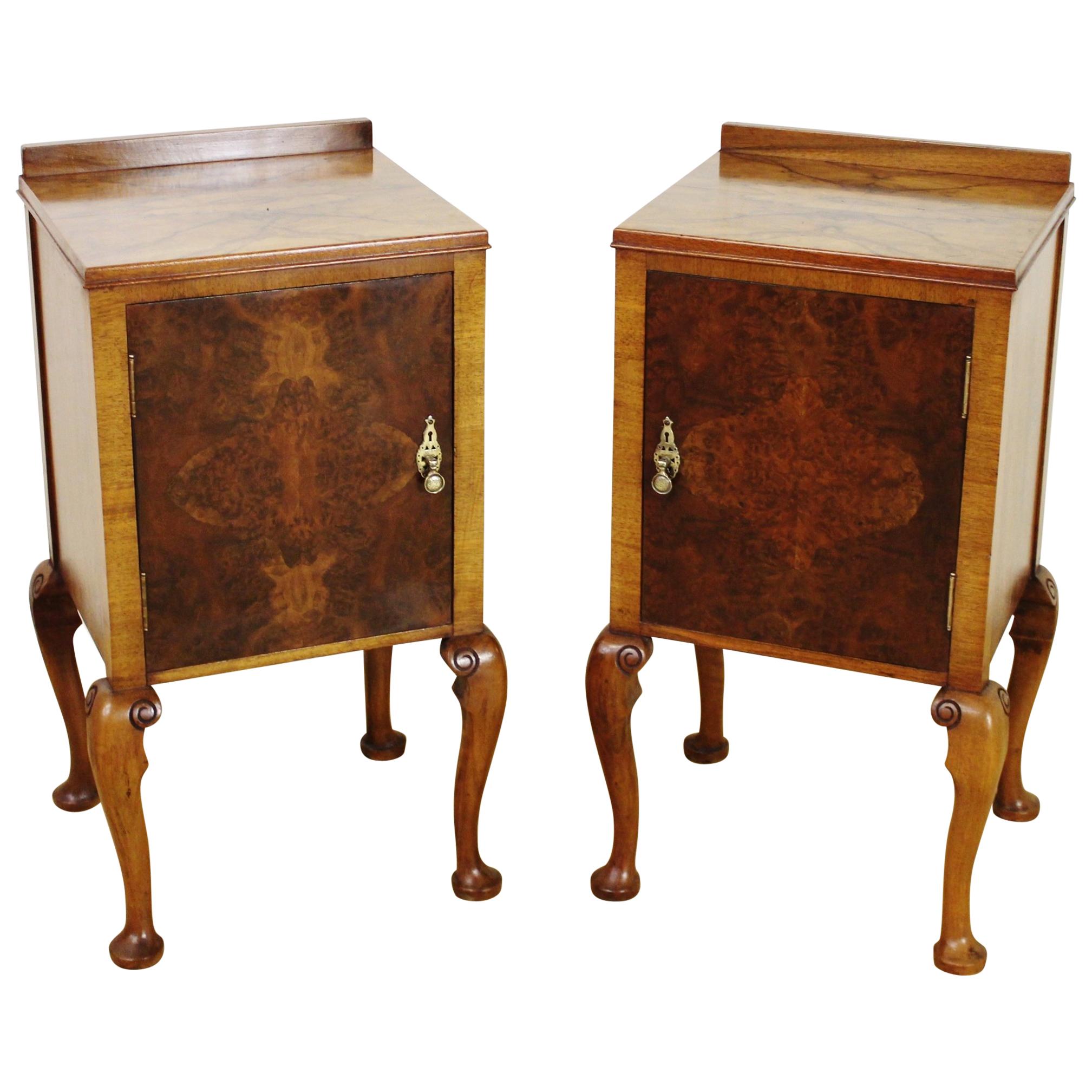 Early 20th Century Pair of Burr Walnut Bedside Cupboards For Sale at