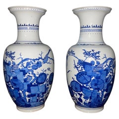 Early 20th Century Pair of Chinese Blue and White Porcelain Urns