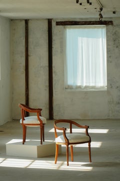 Inizi del XX secolo, coppia di poltrone danesi in stile Art Nouveau, olmo e bouclé, anni ’20