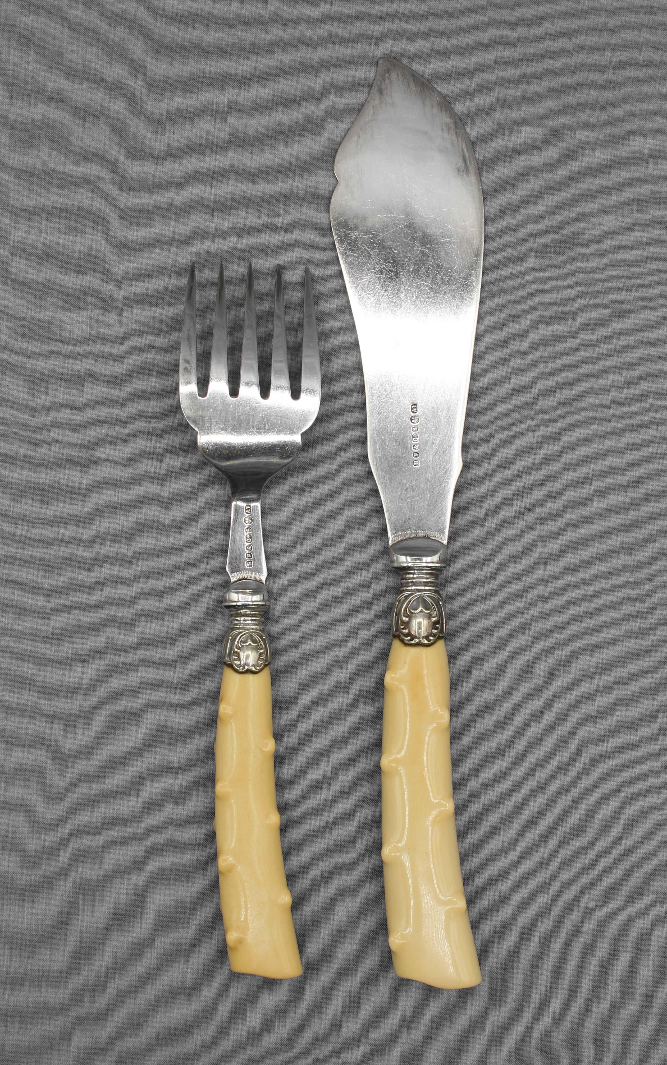 Early 20th Century Pair of Fish Servers, English In Good Condition In Chapel Hill, NC