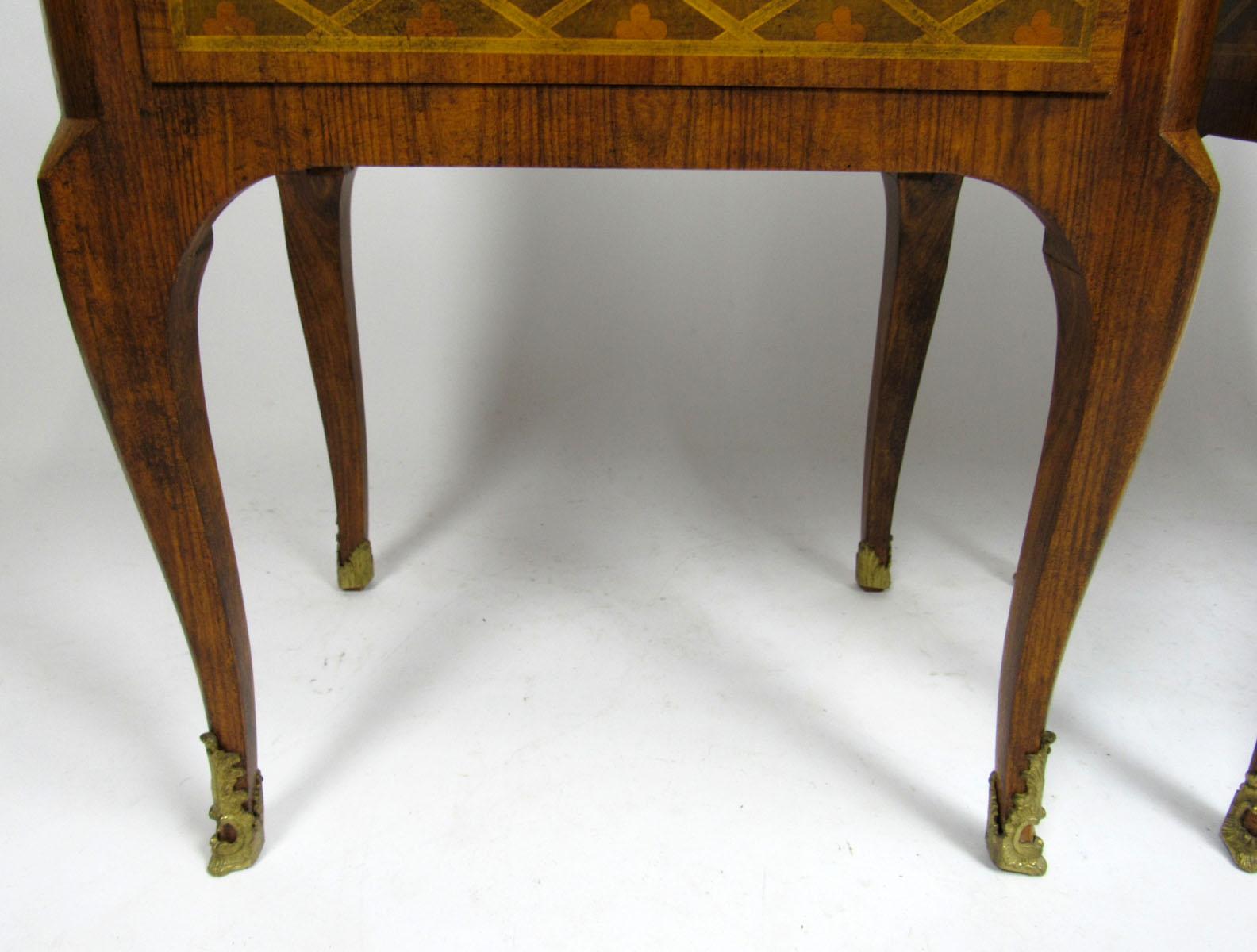 Early 20th Century Pair of French Commodes For Sale 7