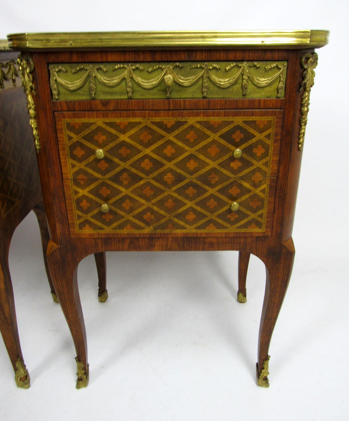 Early 20th Century Pair of French Commodes For Sale 8