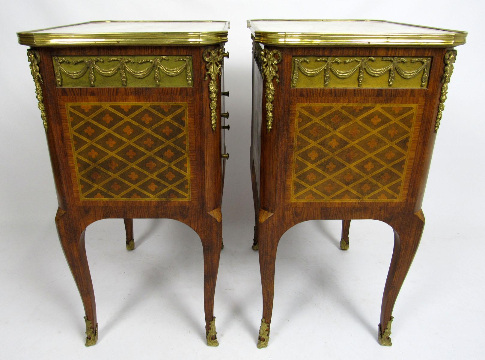 Early 20th Century Pair of French Commodes For Sale 17