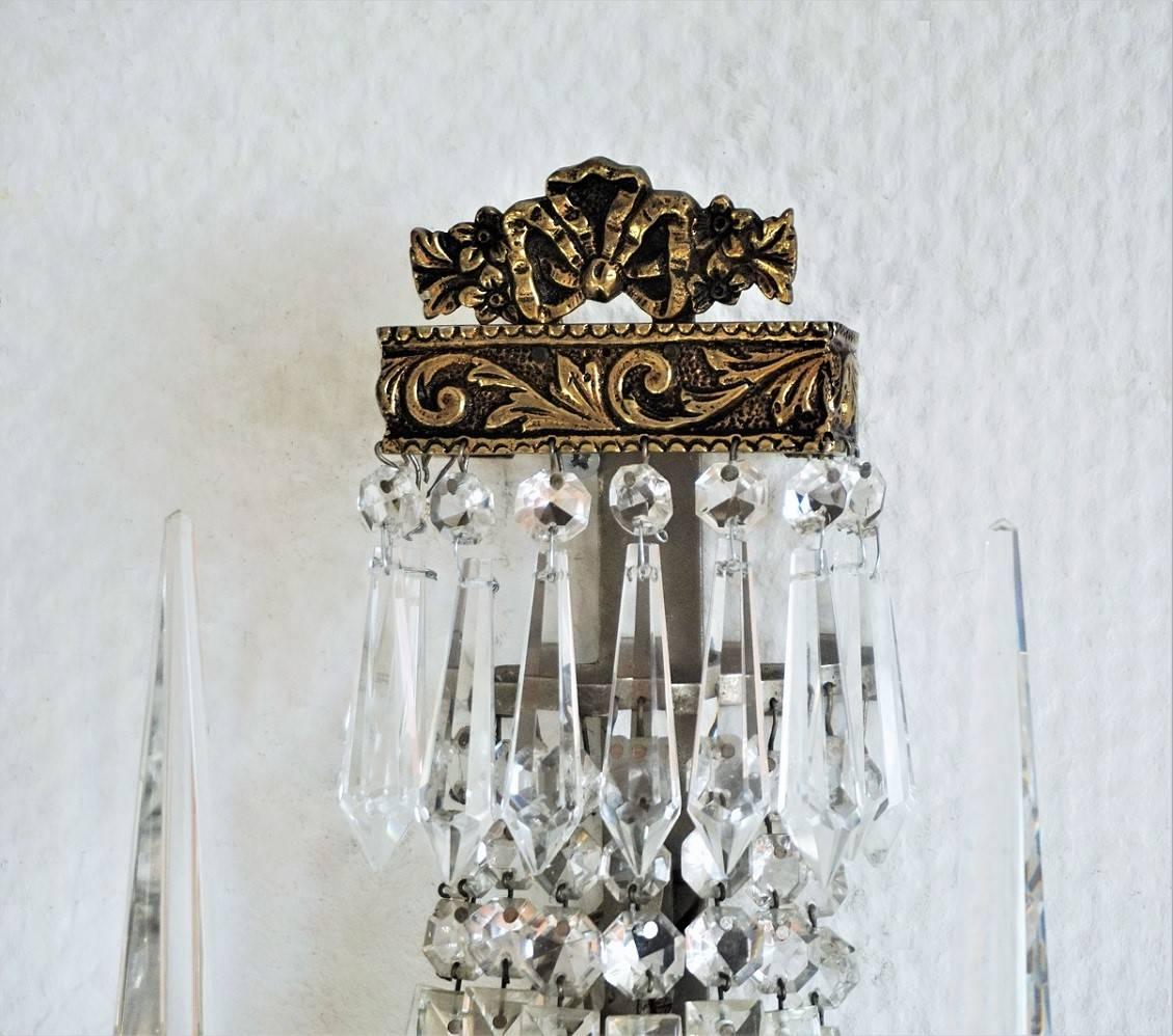 Early 20th Century Pair of French Cut Crystal Bronze Wall Sconces 1