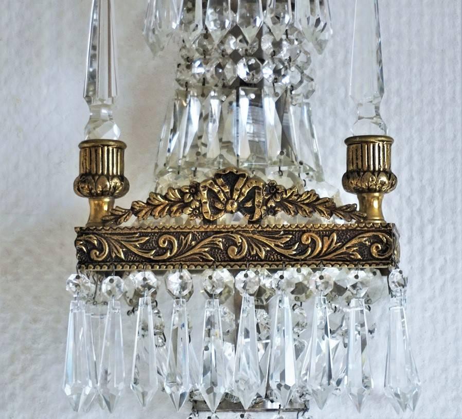 Early 20th Century Pair of French Cut Crystal Bronze Wall Sconces 2