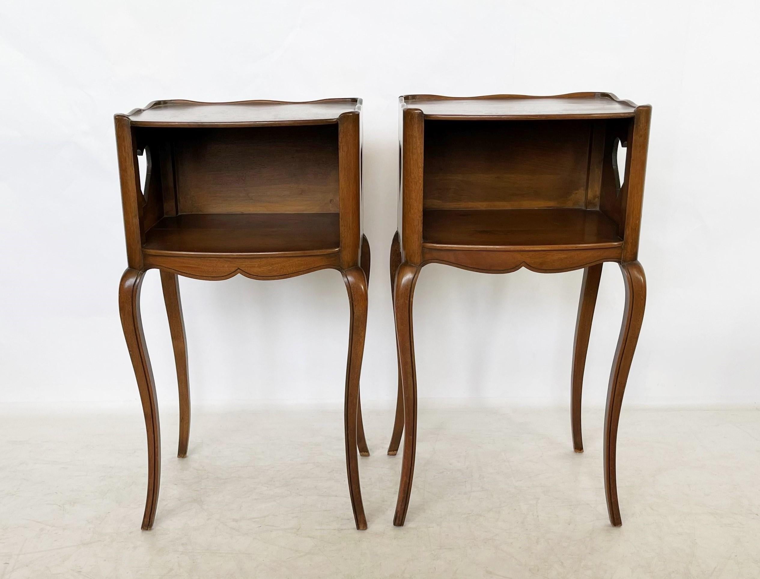 Mid-20th Century Early 20th Century Pair of French Louis XV Style Commodes/Nightstands For Sale