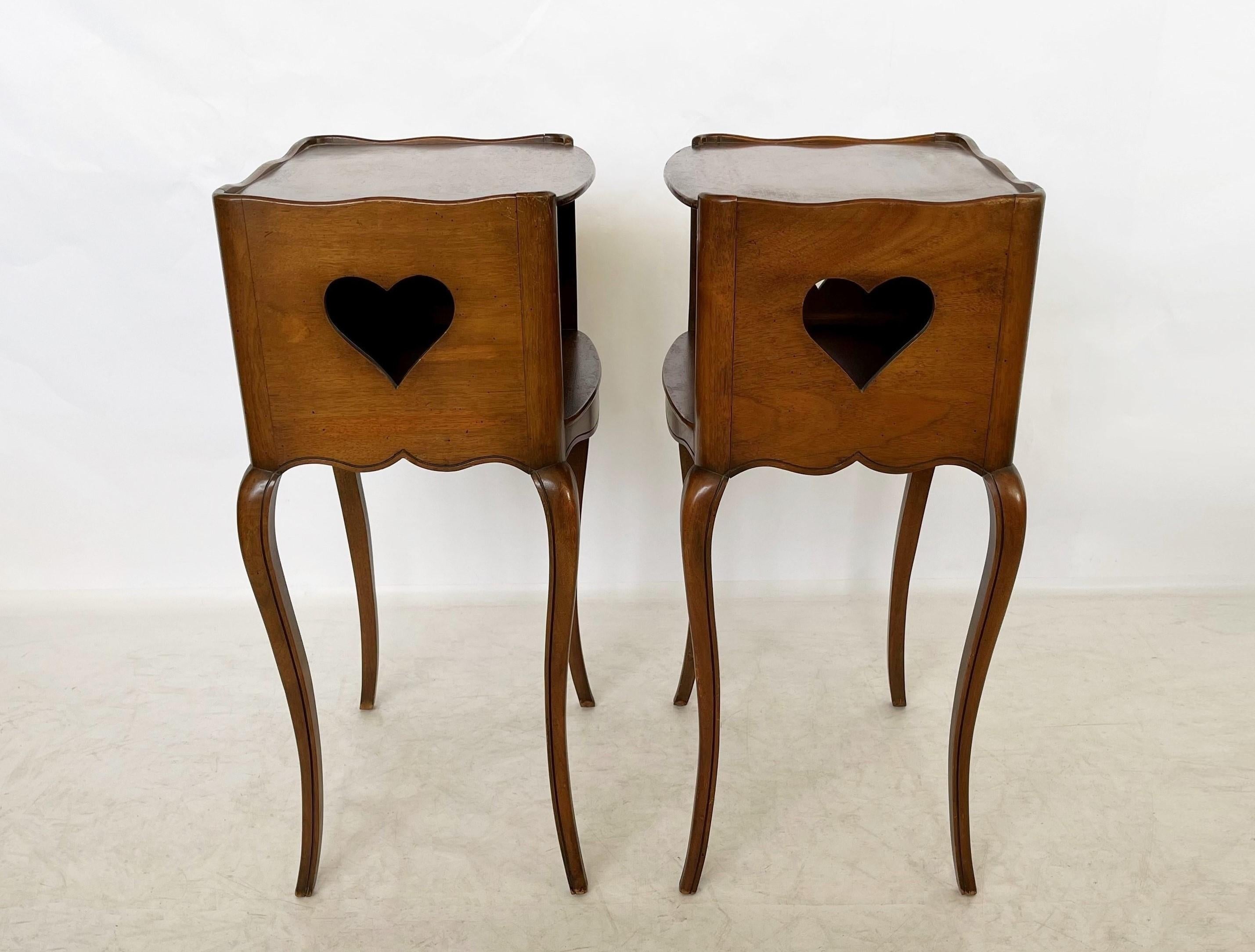 Early 20th Century Pair of French Louis XV Style Commodes/Nightstands For Sale 2