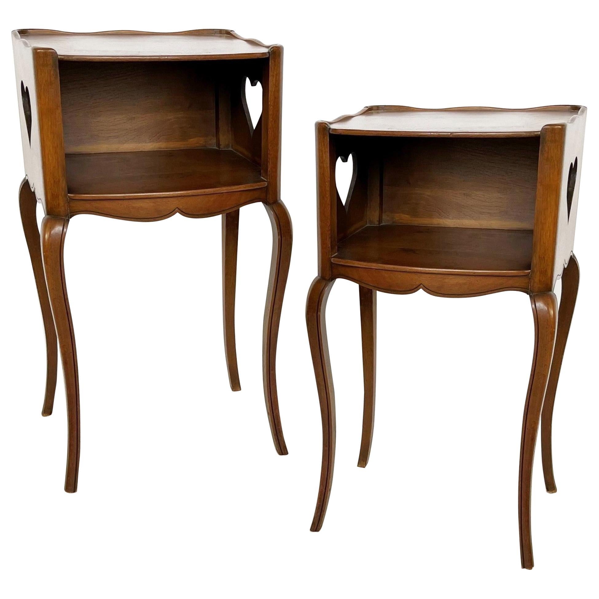 Early 20th Century Pair of French Louis XV Style Commodes/Nightstands