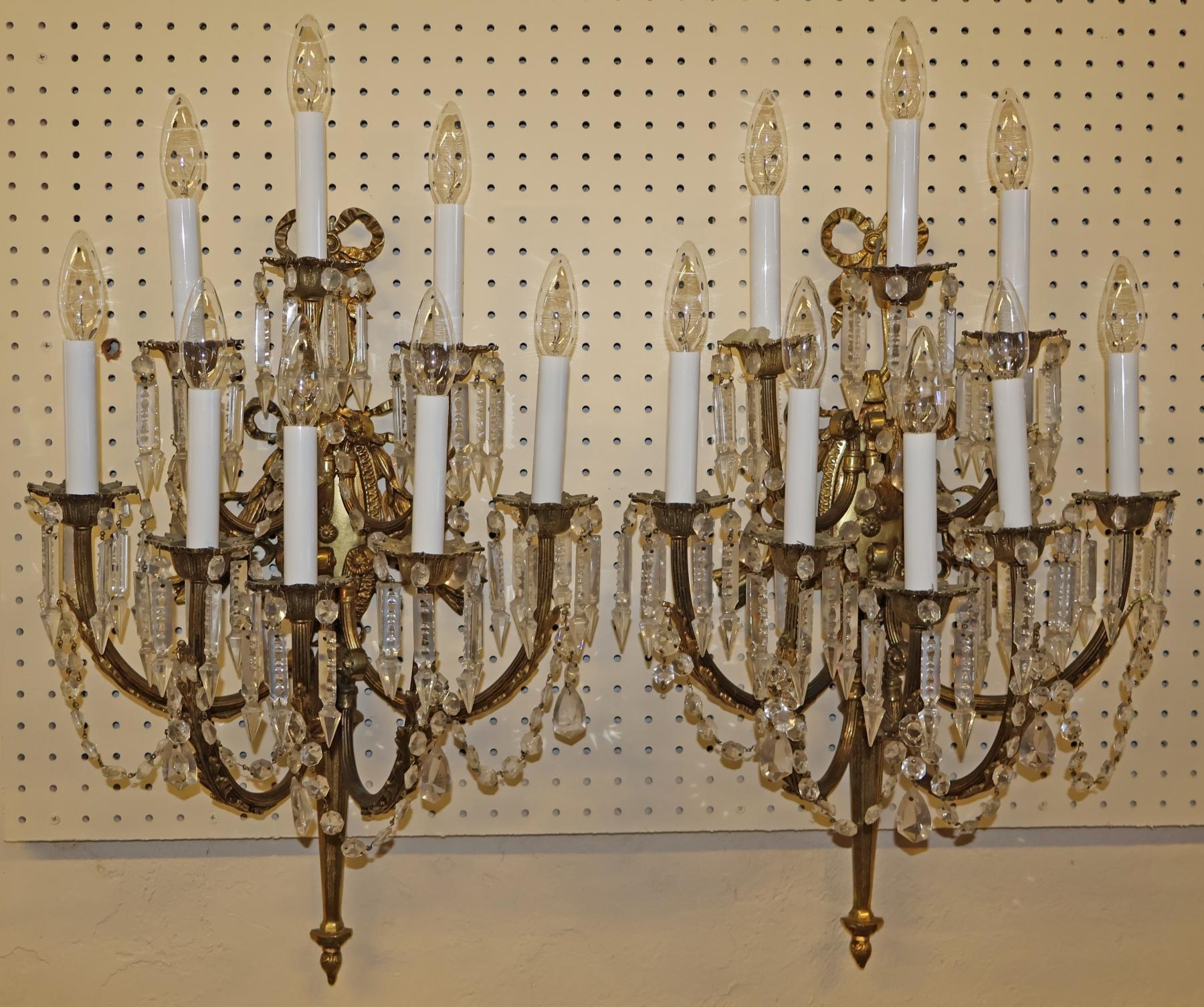 Coppia di lampade francesi in stile Luigi XVI in ottone e cristallo dell'inizio del XX secolo in vendita 6