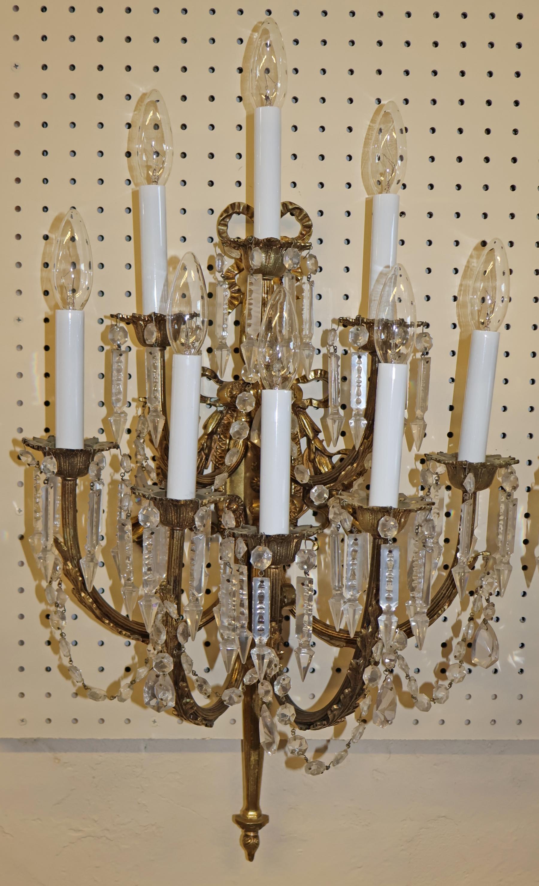 Coppia di lampade francesi in stile Luigi XVI in ottone e cristallo dell'inizio del XX secolo

Dimensioni: 28
