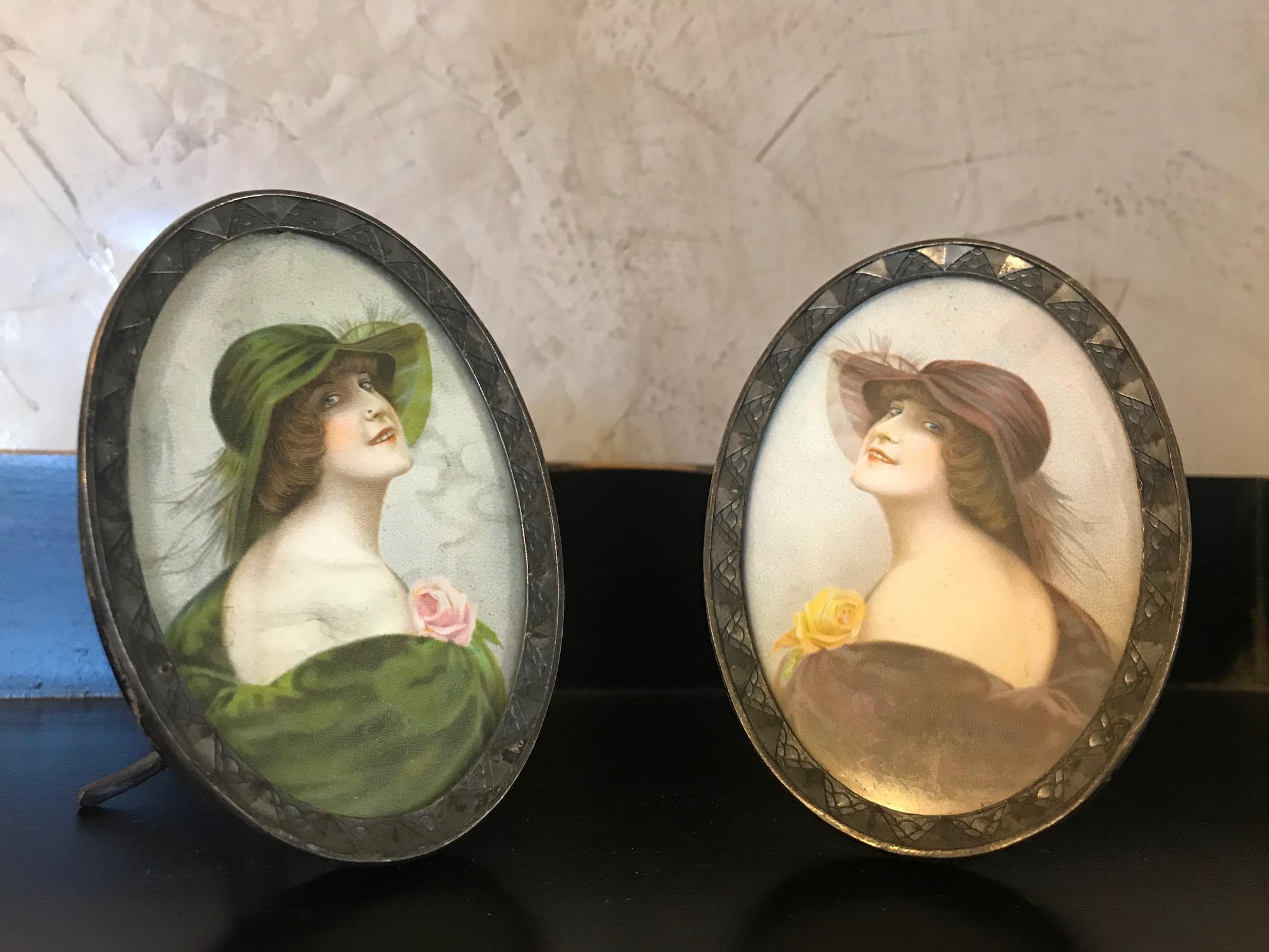Early 20th Century Pair of French Photographies in Metal Art Nouveau Frames 3