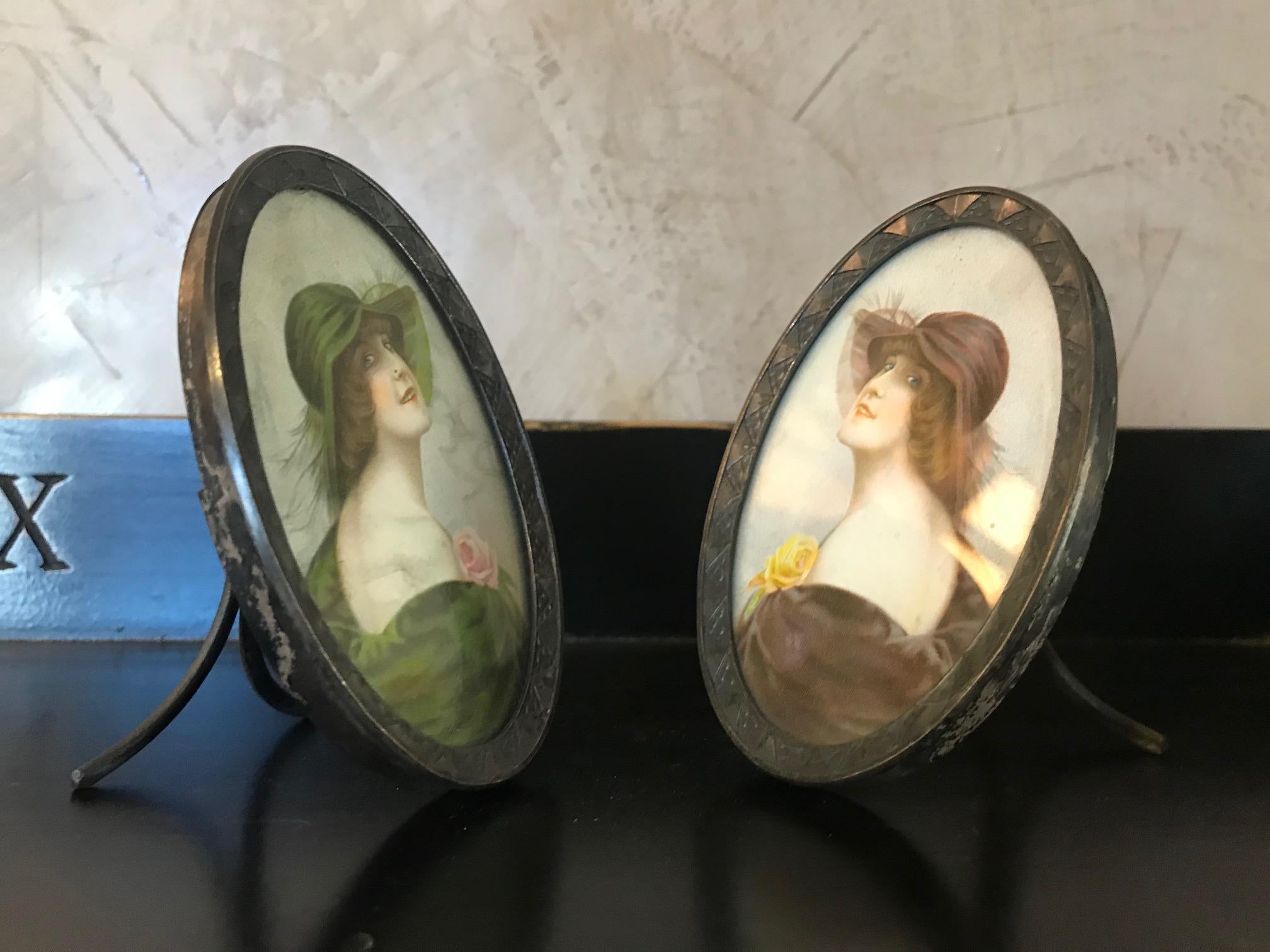 Early 20th Century Pair of French Photographies in Metal Art Nouveau Frames 4