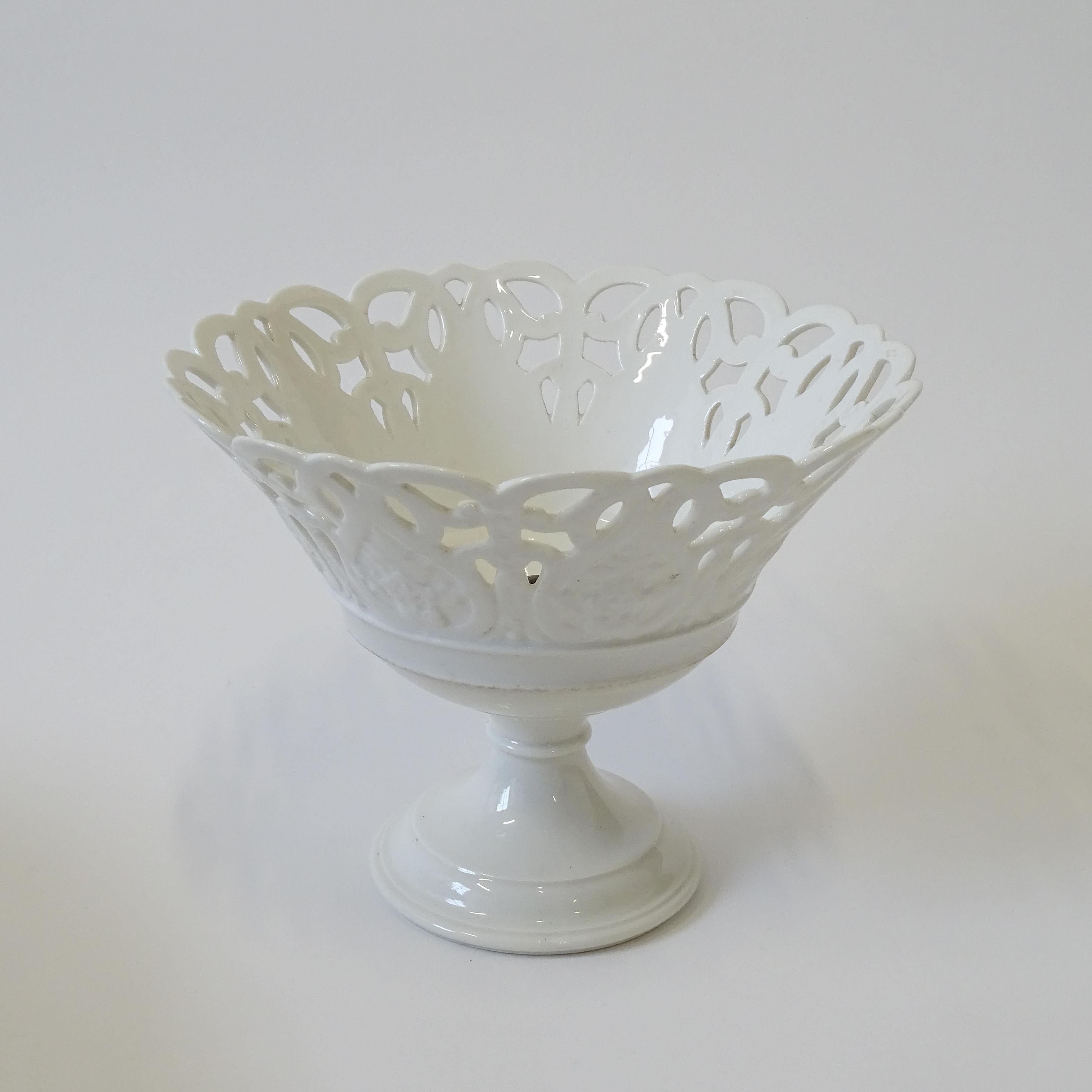 Pareja de centros de mesa de porcelana blanca Ginori de principios del siglo XX Moderno de mediados de siglo en venta