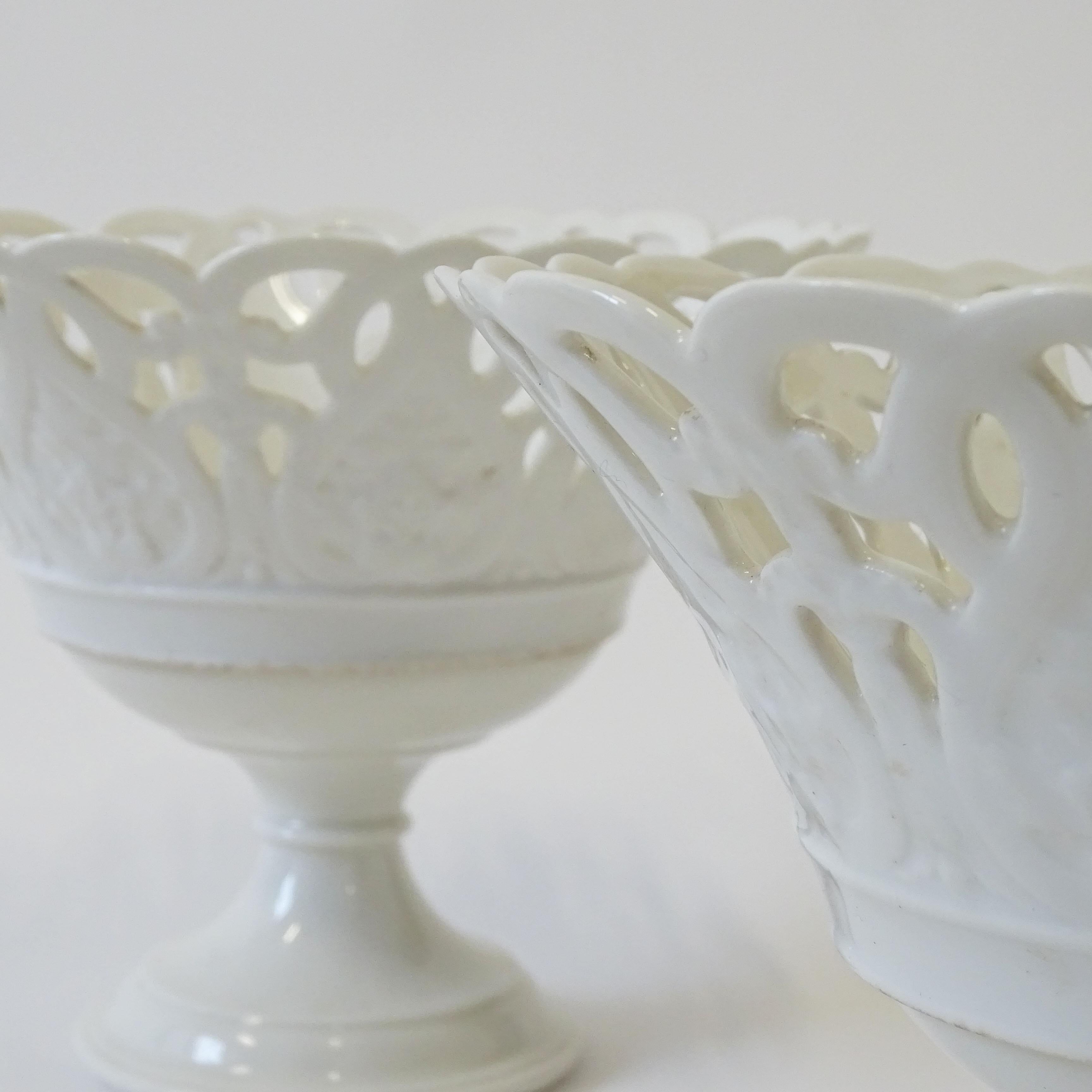 Pareja de centros de mesa de porcelana blanca Ginori de principios del siglo XX Metal en venta