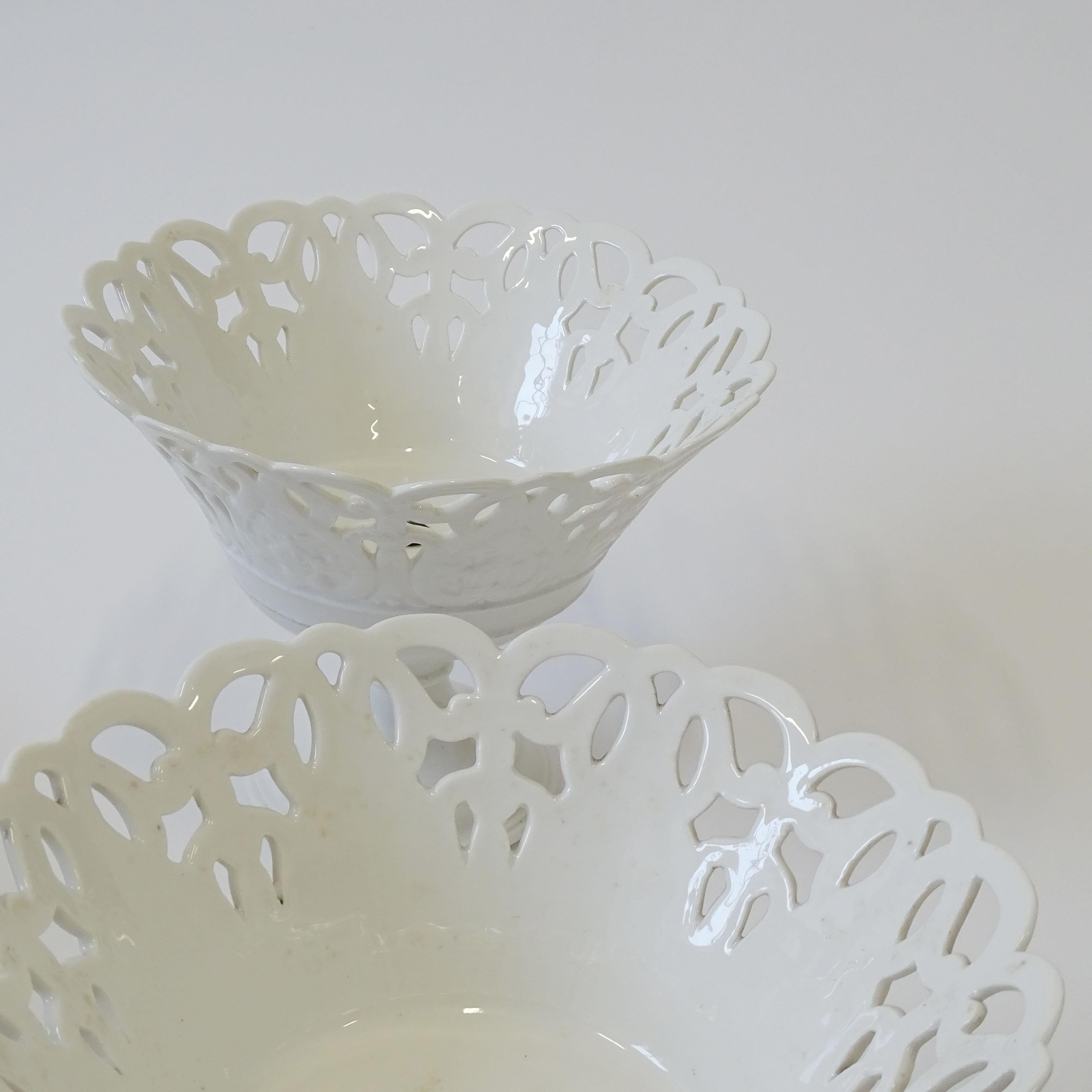 Pareja de centros de mesa de porcelana blanca Ginori de principios del siglo XX en venta 2