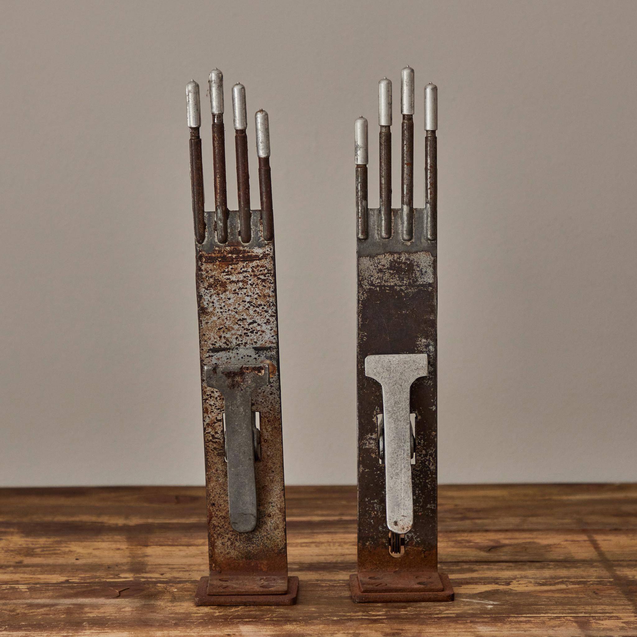 Early 20th Century Pair of Glove Molds in Metal In Good Condition In Los Angeles, CA