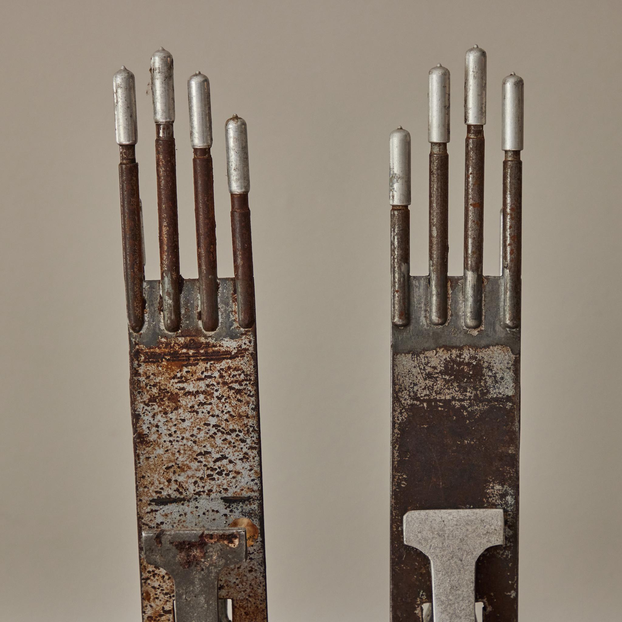 Early 20th Century Pair of Glove Molds in Metal 1