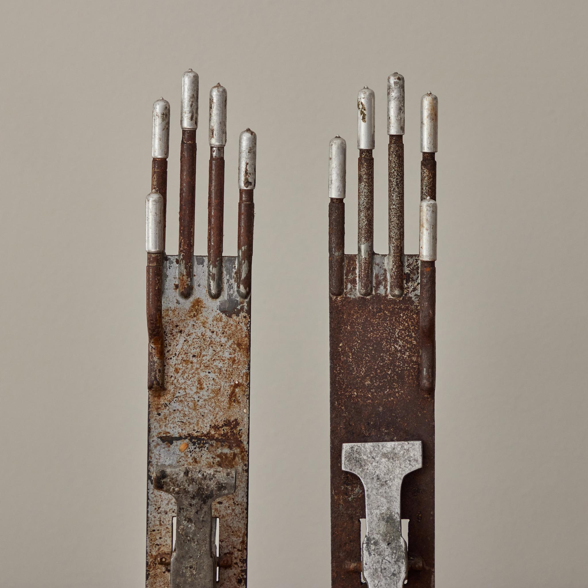 Early 20th Century Pair of Glove Molds in Metal 2