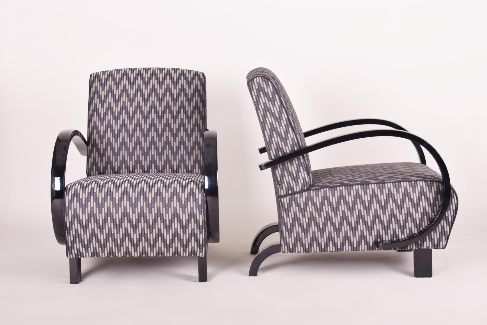 Pair of Art Deco armchairs

Source: Czechia (Czechoslovakia)
Period: 1930-1939
Material: Beech, high gloss black lacquer 
Completaly restored. New upholstery.