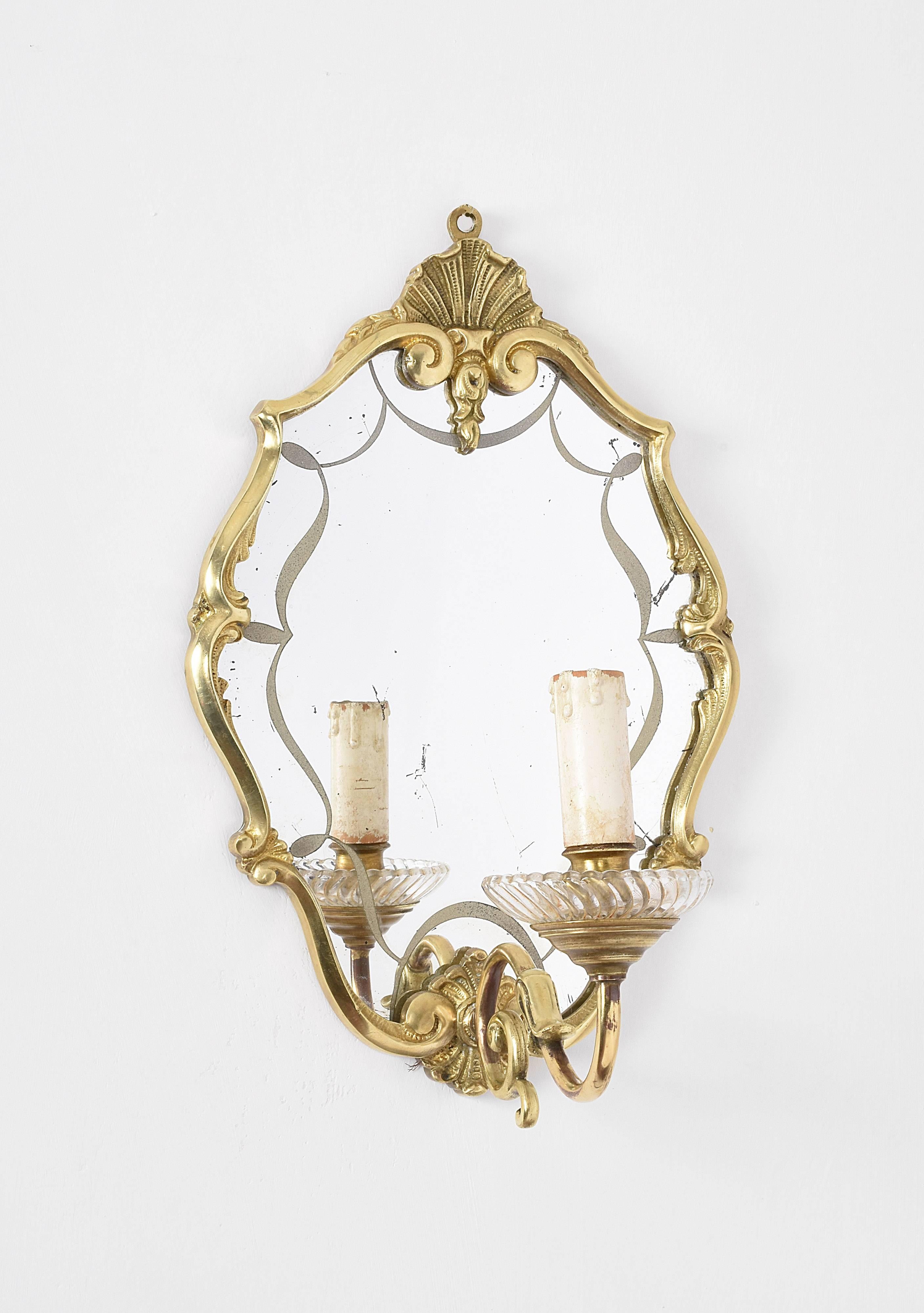 Early 20th Century Pair of Italian Decorative Brass Wall Lights with Mirror For Sale 3