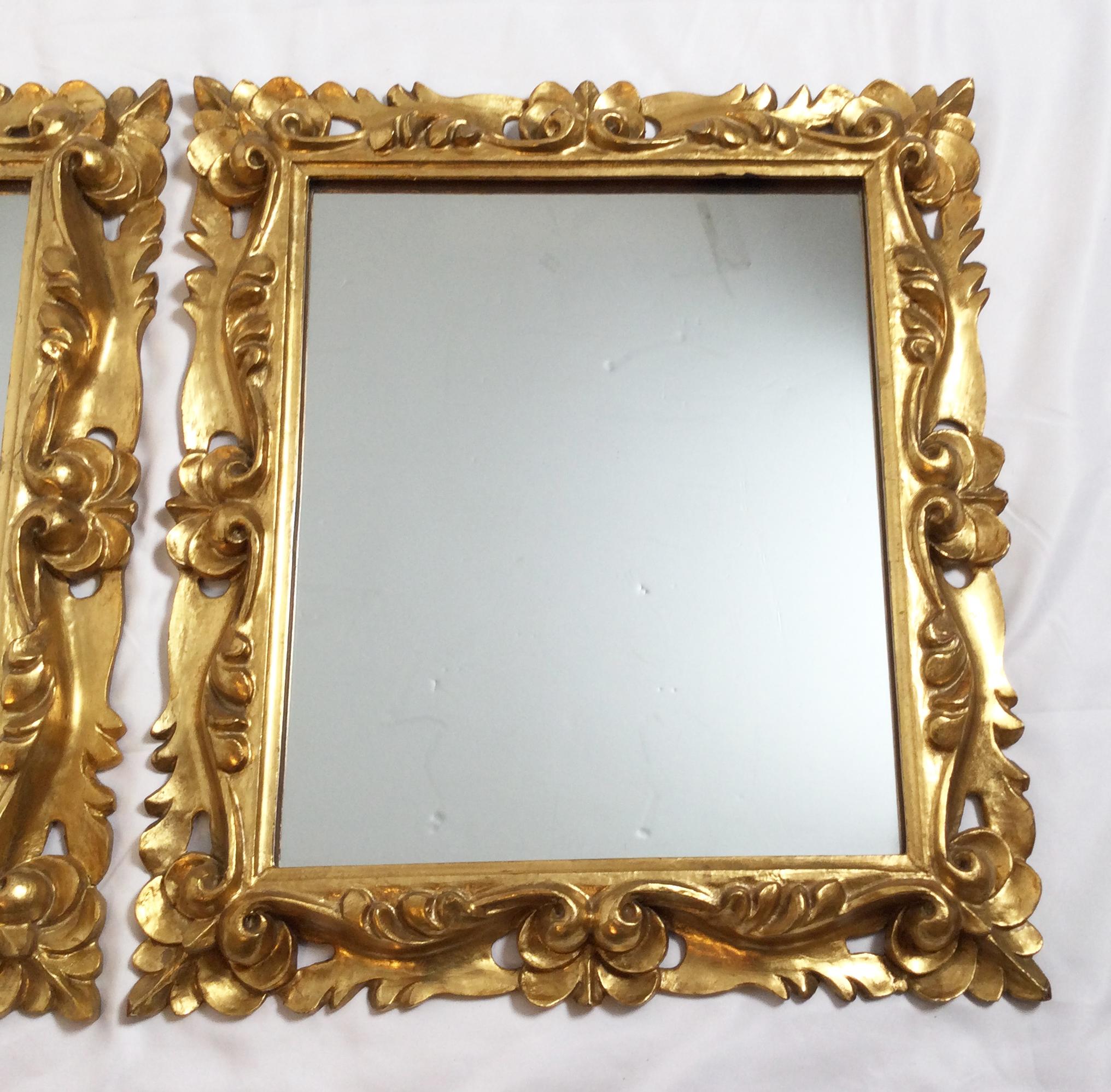 Early 20th Century Pair of Italian Gold Gilt Carved Wood Mirrors In Good Condition In Lambertville, NJ