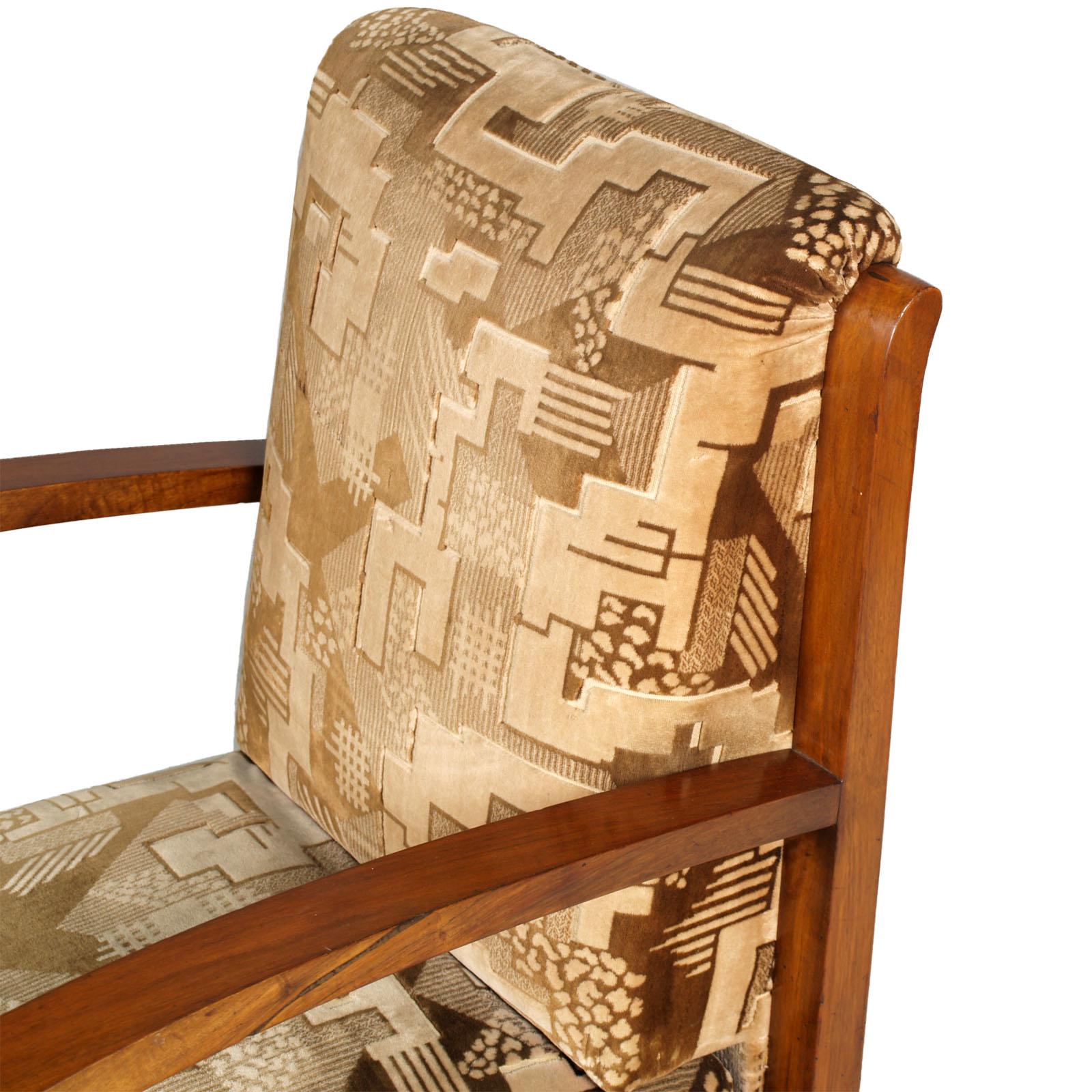 Frühes 20. Jahrhundert, Paar italienische Art-déco-Sessel mit Fußstütze aus Nussbaumholz im Angebot 2