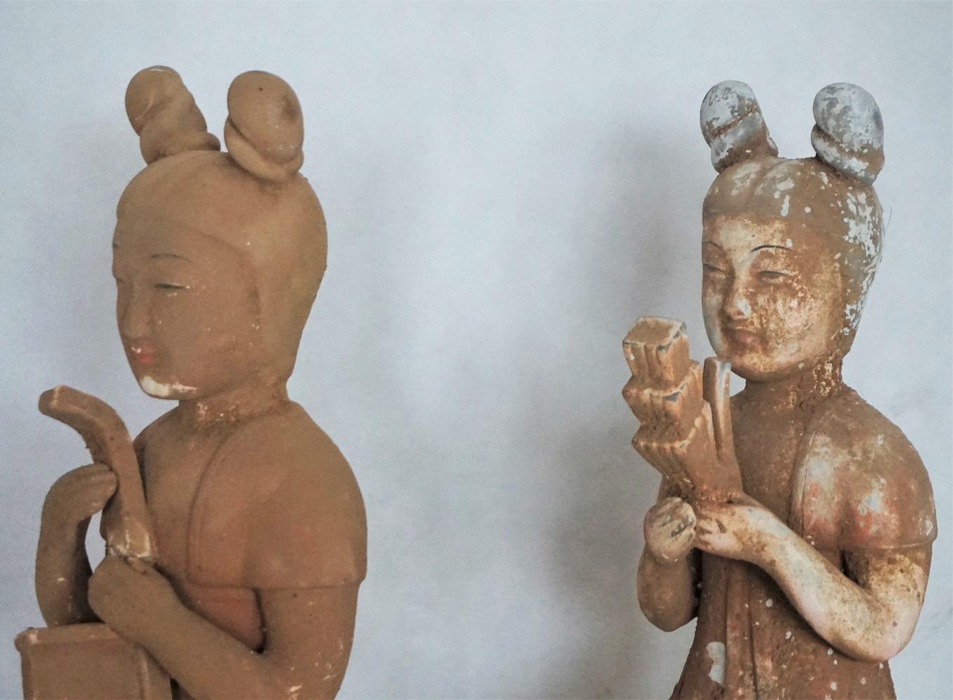 Early 20th Century Pair of Japanese Handcrafted Terracotta Female Sculptures For Sale 1