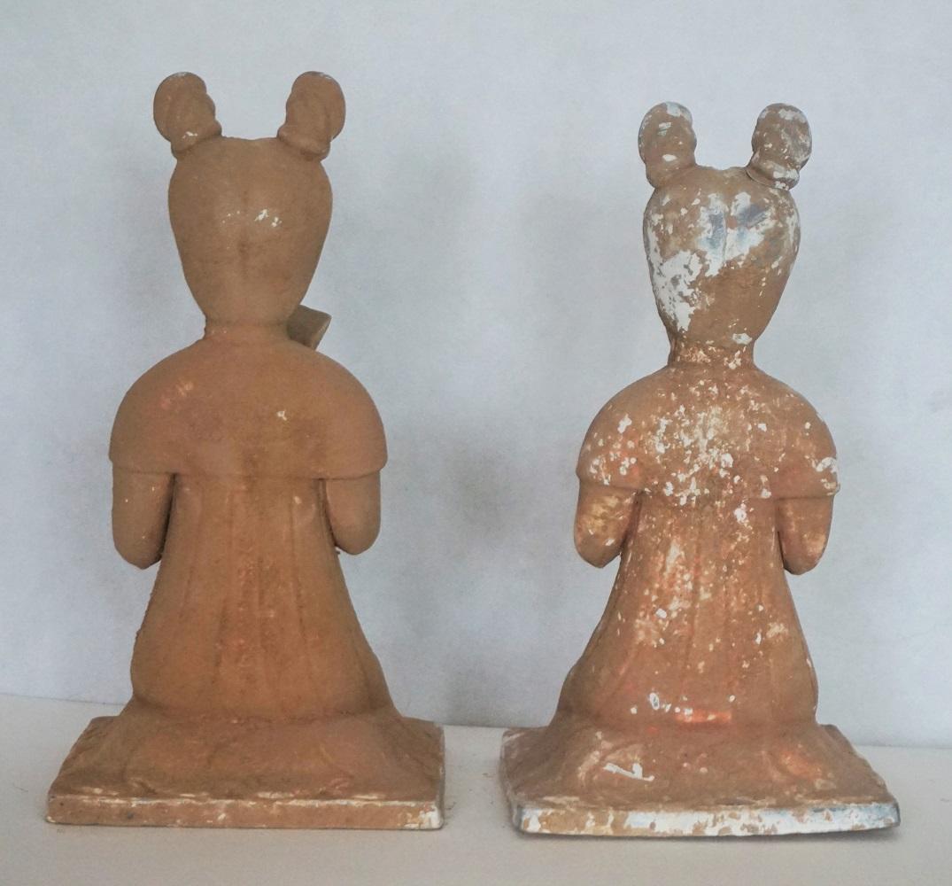 Early 20th Century Pair of Japanese Handcrafted Terracotta Female Sculptures For Sale 3