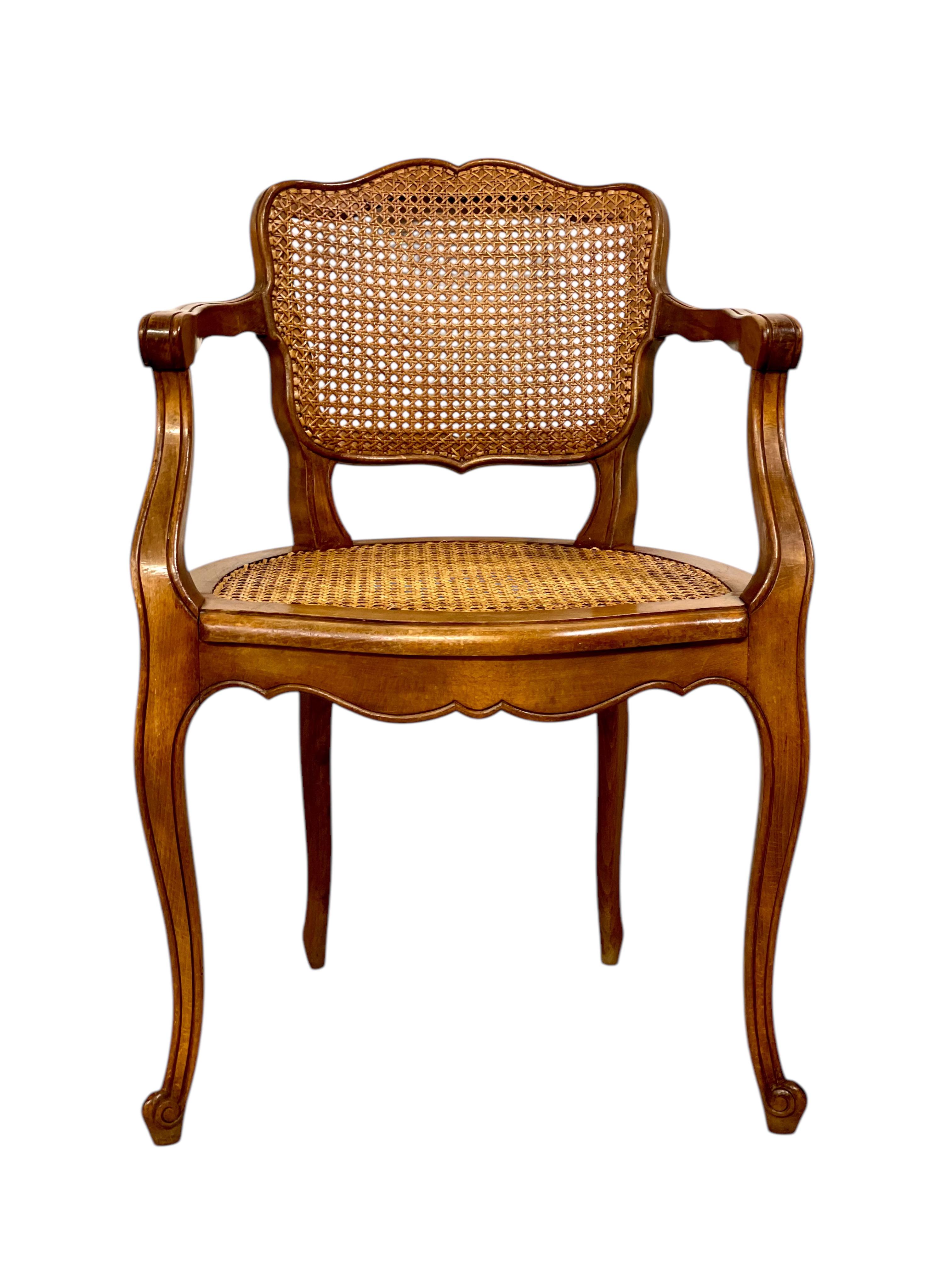Pareja de Fauteuils de cañas estilo Luis XV de principios del siglo XX en venta 1