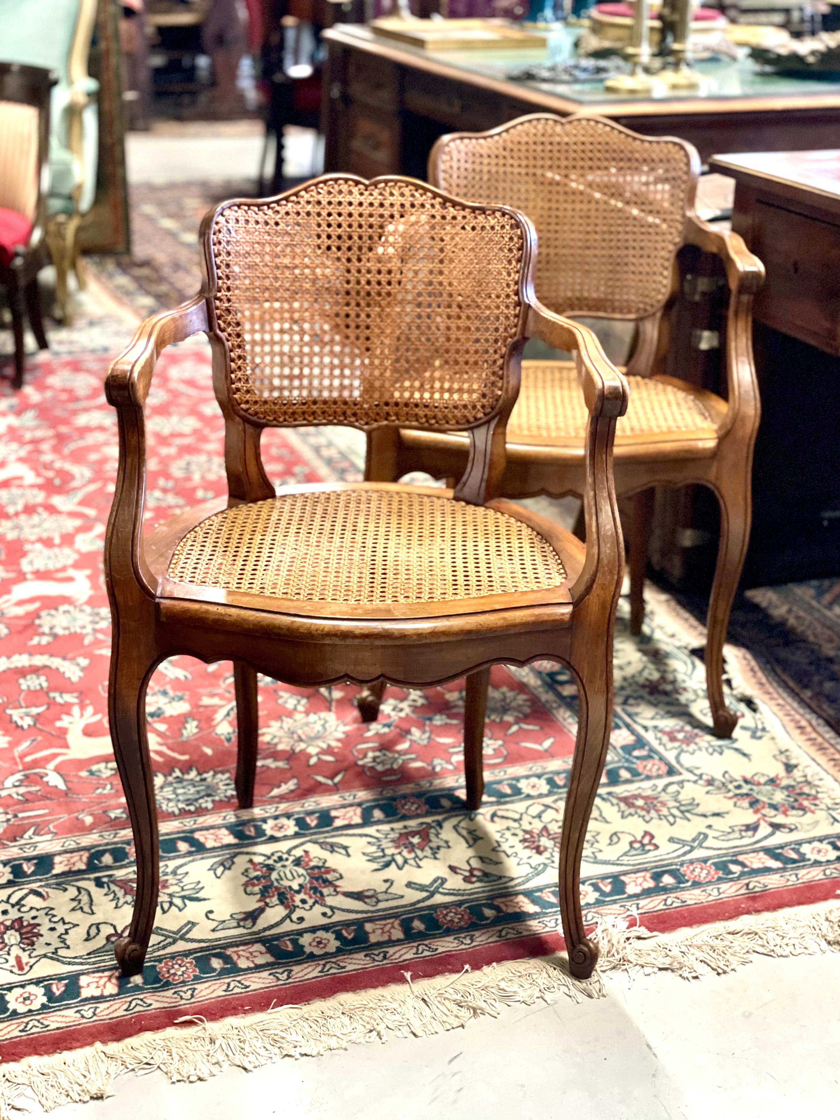 Pareja de Fauteuils de cañas estilo Luis XV de principios del siglo XX en venta 4