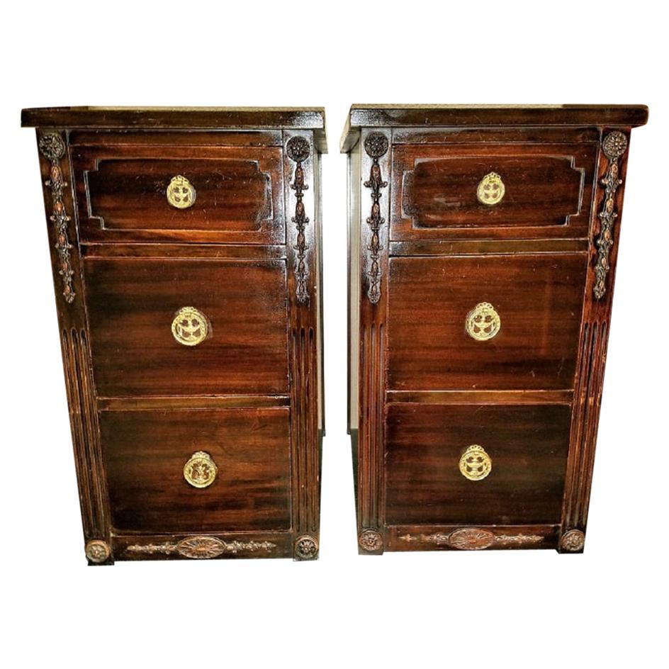 Early 20th Century Pair of Mahogany Sheraton-Adams Style Nightstands For Sale