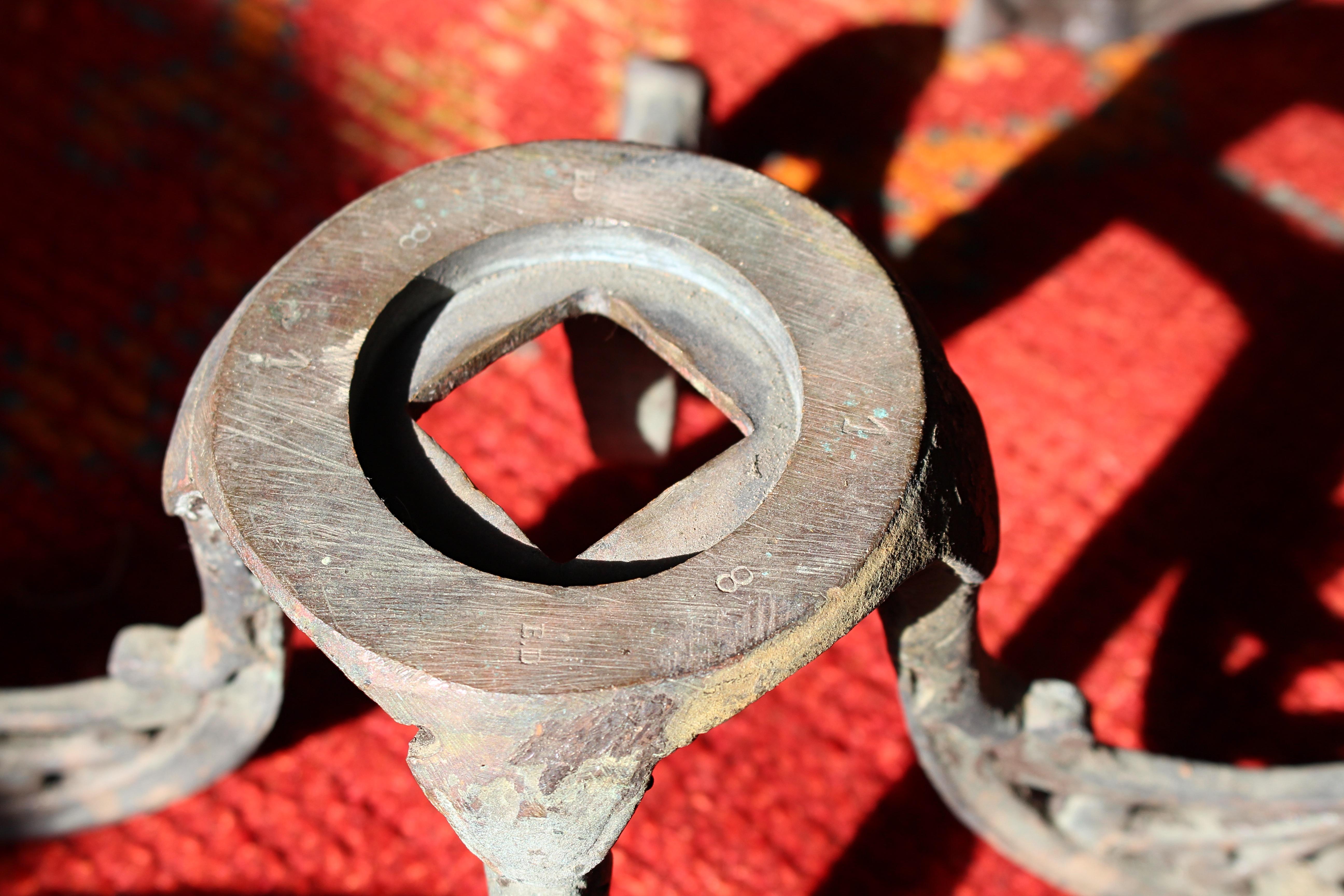 Début du 20e siècle Paire de boules de sorcières en miroir sur des stands en bronze en vente 2