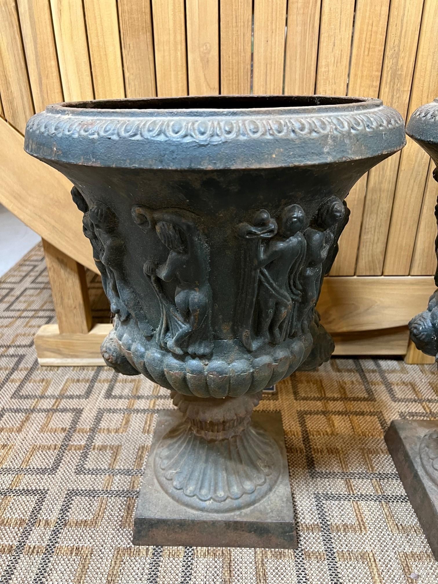 Early 20th Century Pair of Neoclassical Style Cast Iron Garden Urns 7