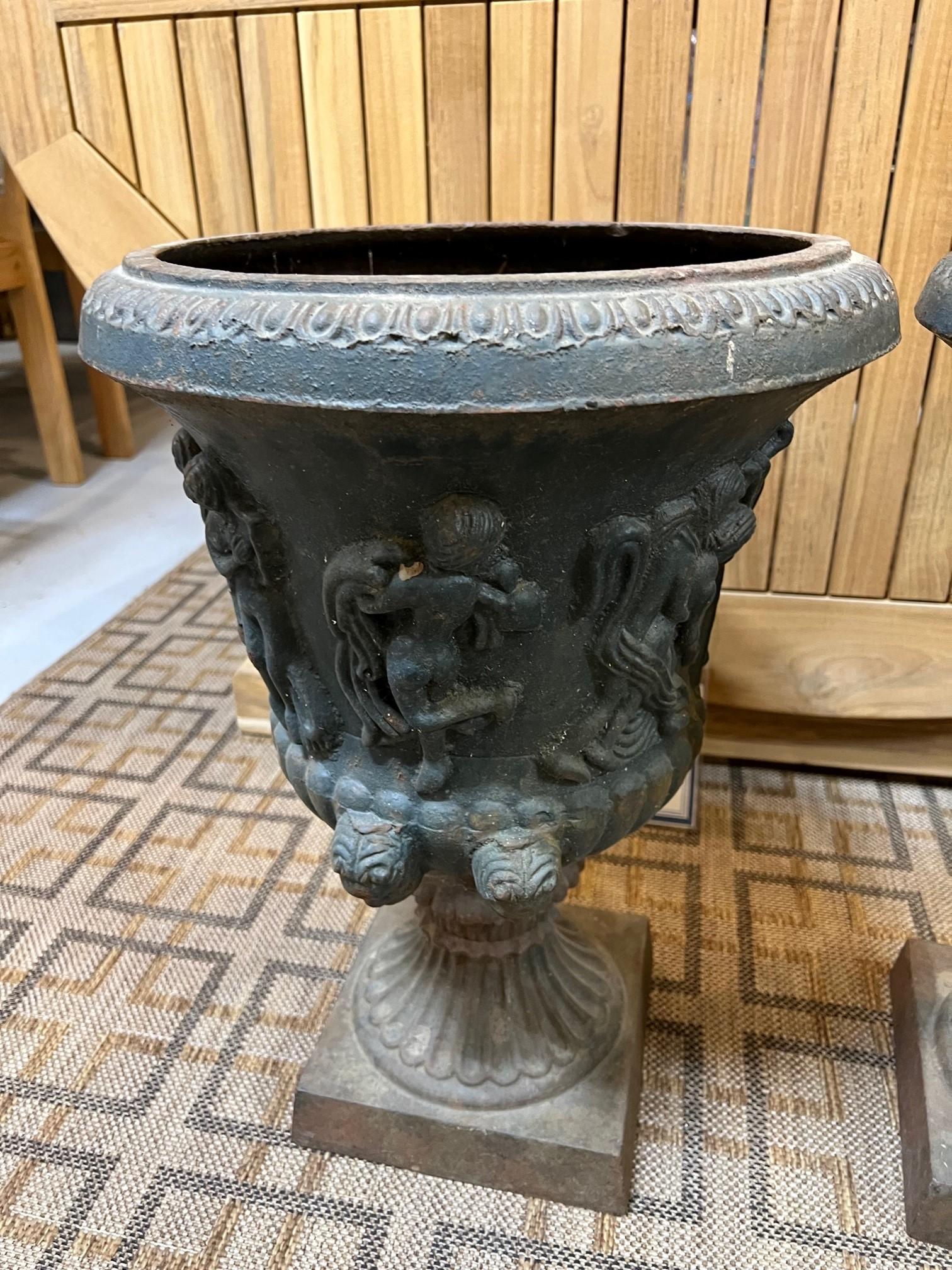 Early 20th Century Pair of Neoclassical Style Cast Iron Garden Urns 9