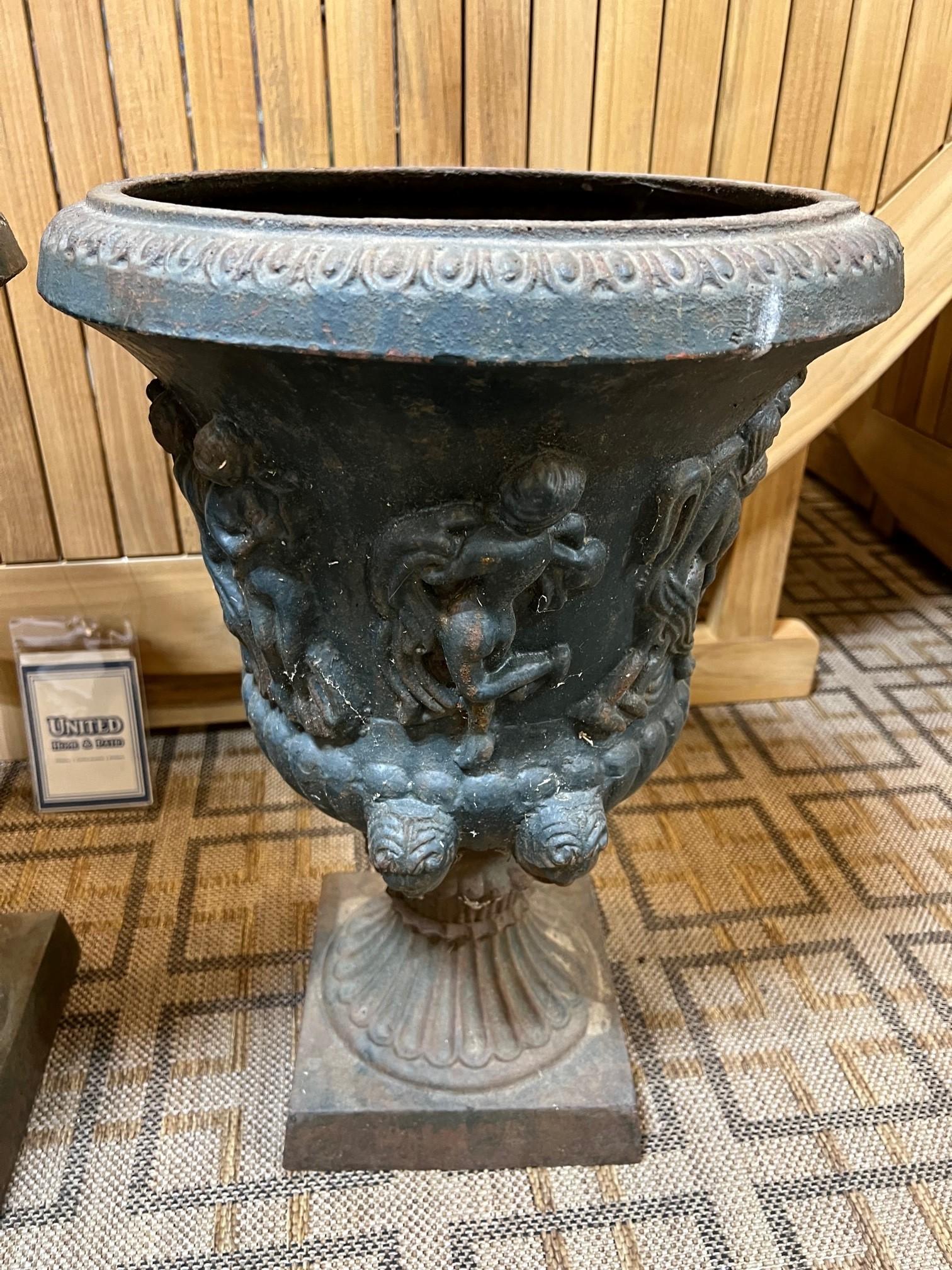 Early 20th Century Pair of Neoclassical Style Cast Iron Garden Urns 10