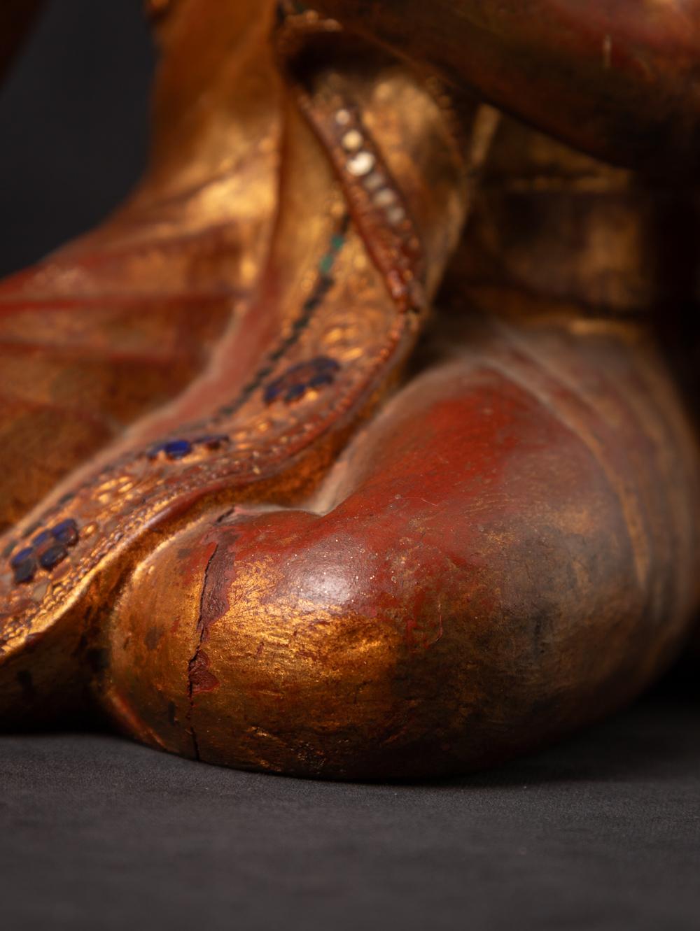 Early 20th century Pair of old wooden Burmese Monk statues from Burma For Sale 7