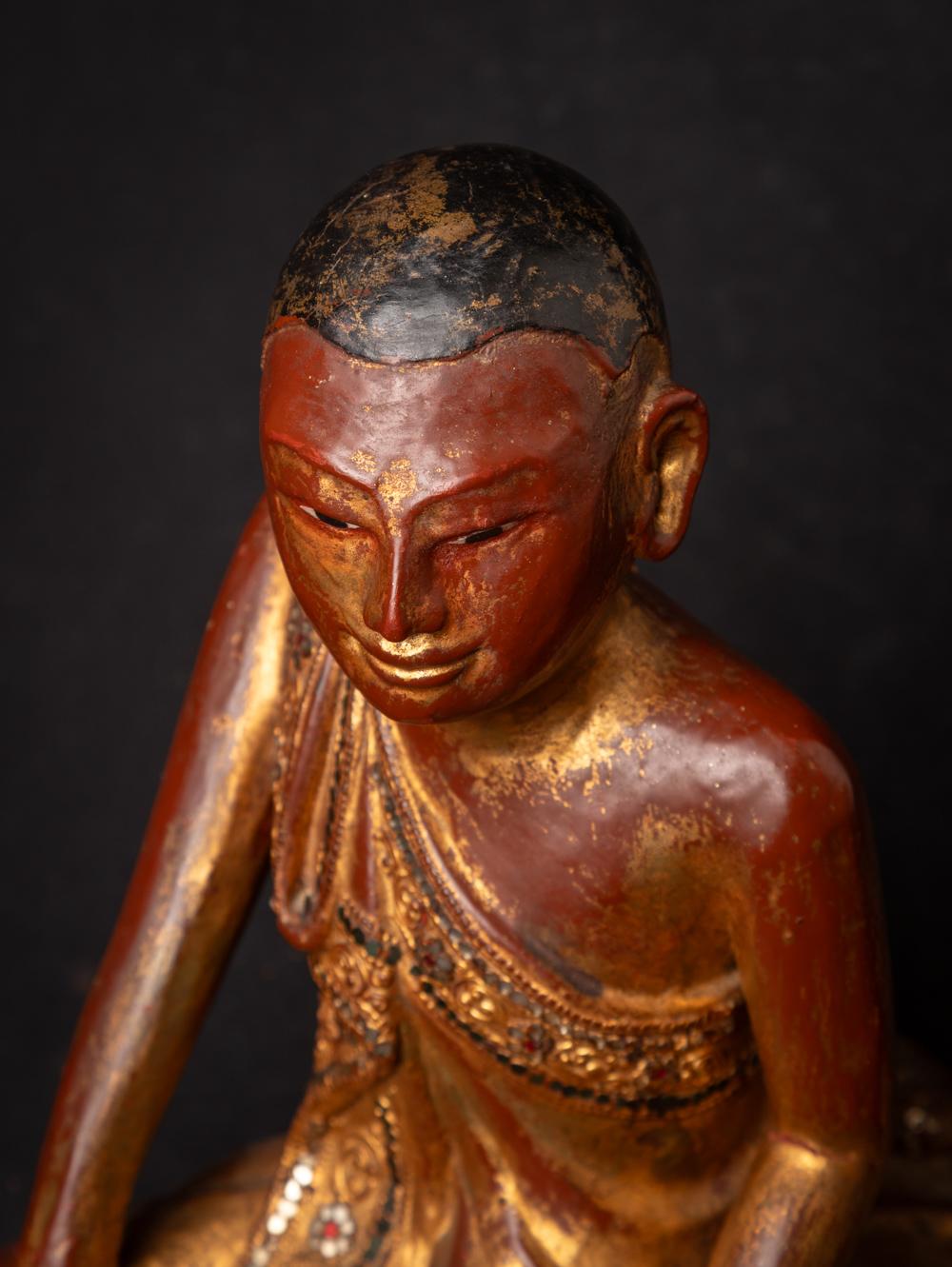 Coppia di antiche statue di monaci birmani in legno provenienti dalla Birmania in vendita 7