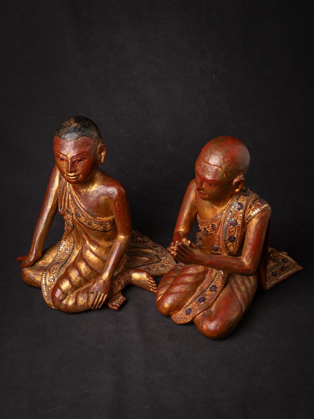 Early 20th century Pair of old wooden Burmese Monk statues from Burma For Sale 2