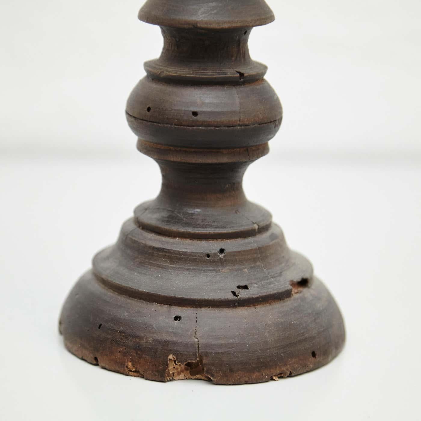 Early 20th Century Pair of Popular Traditional Rustic Wood Candlesticks In Good Condition In Barcelona, ES