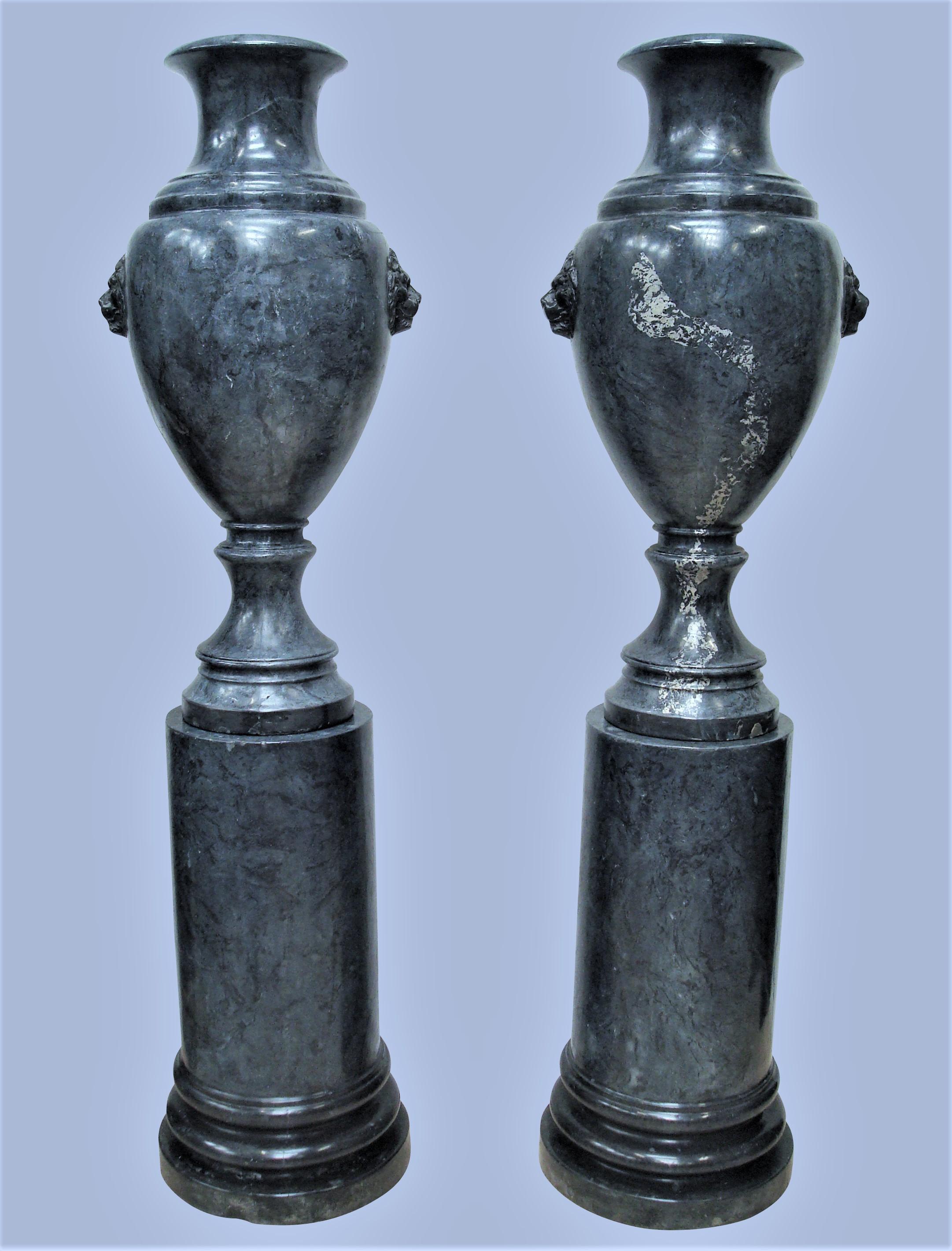 Early 20th Century Pair of Scagliola Urns on Pedestals im Angebot 2