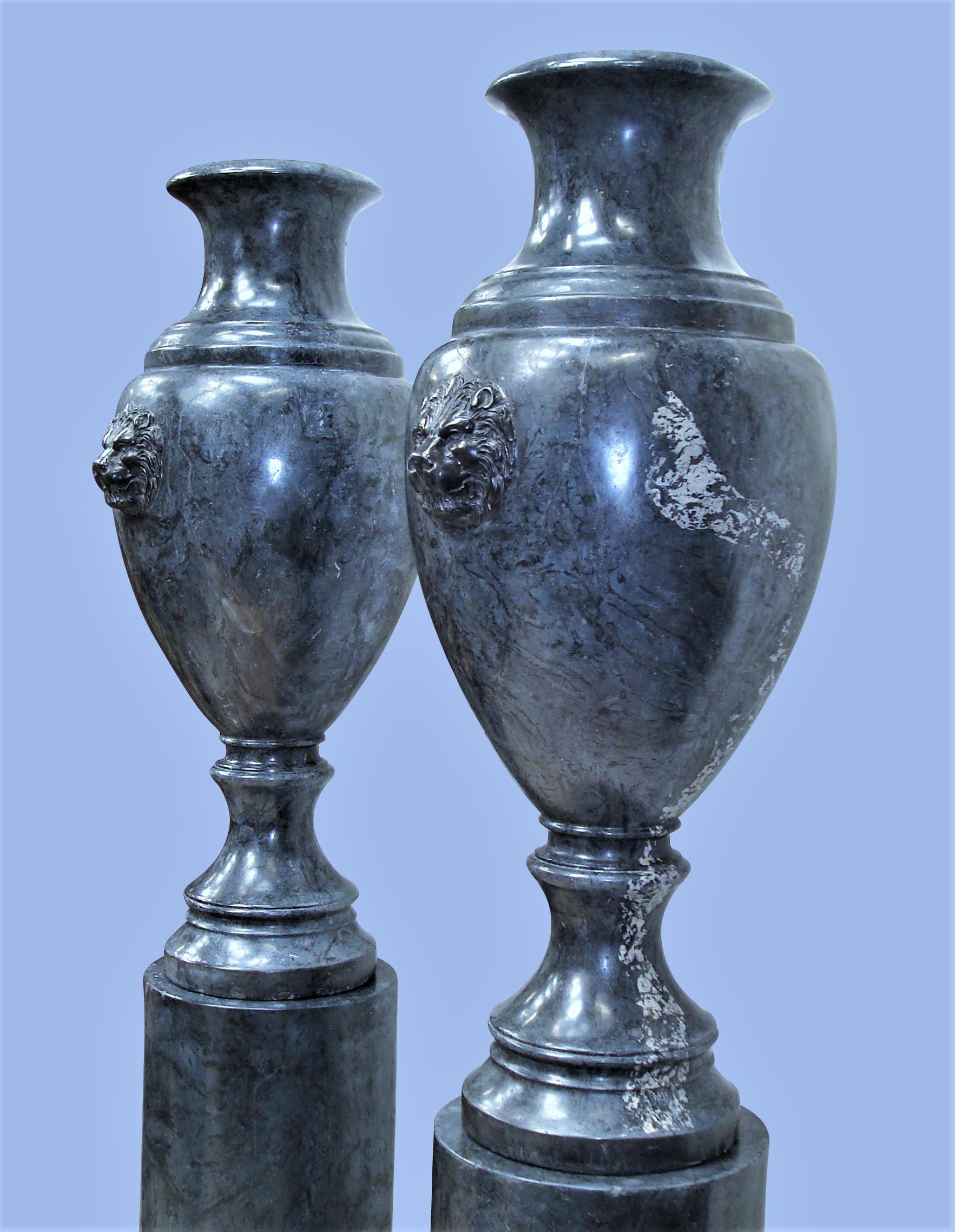 Early 20th Century Pair of Scagliola Urns on Pedestals im Angebot 6