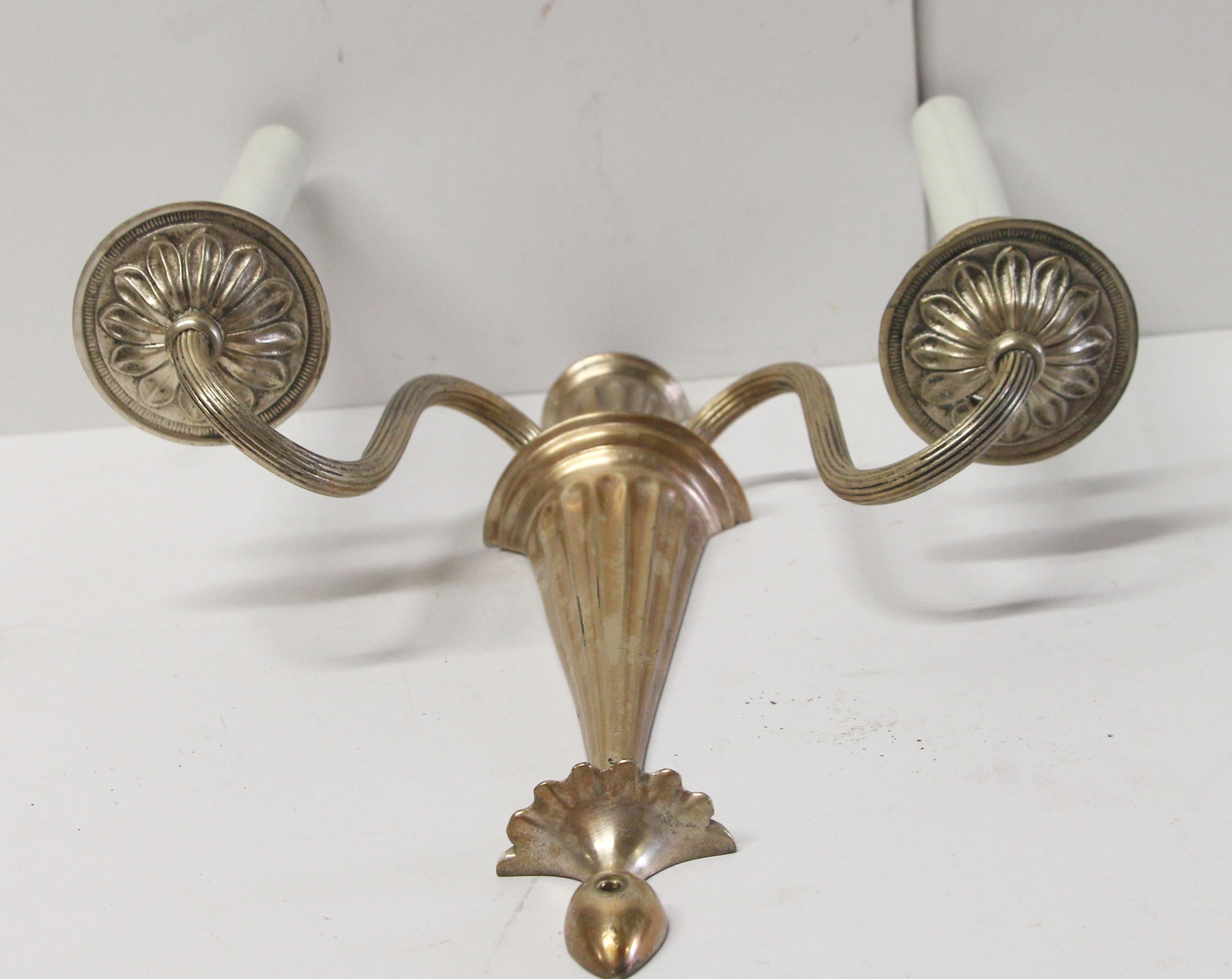 Early 20th Century Pair of Silver Over Brass Federal Style Two-Arm Sconces In Good Condition In New York, NY