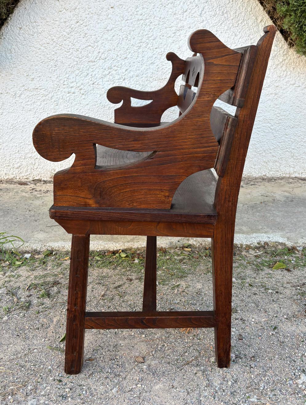 Pareja De Bancos Españoles De Madera Maciza De Principios Del Siglo XX Hechos A Mano Tallado a mano en venta