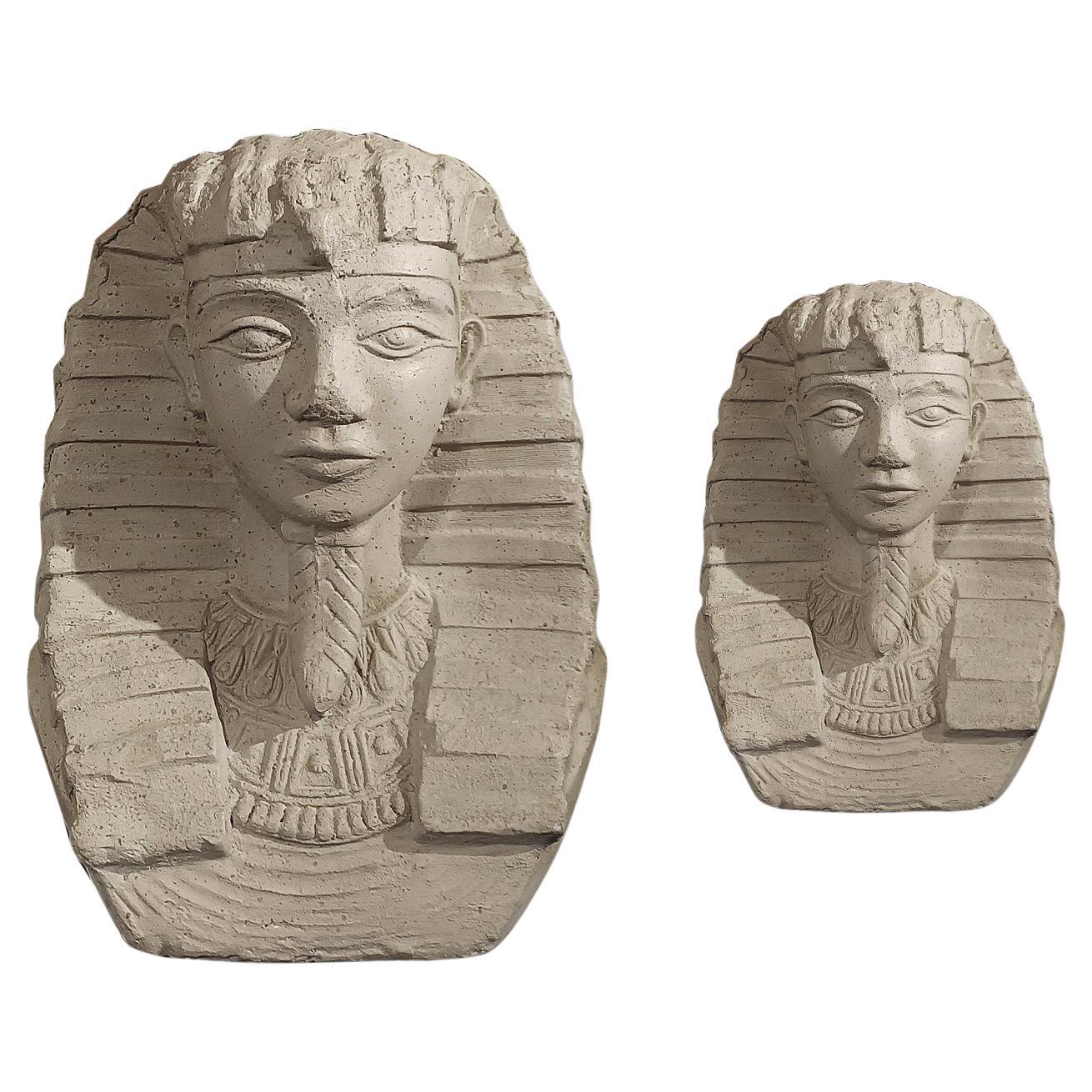 PAIRE DE SPHINXES EN STUCCO DU DÉBUT DU 20e SIÈCLE en vente