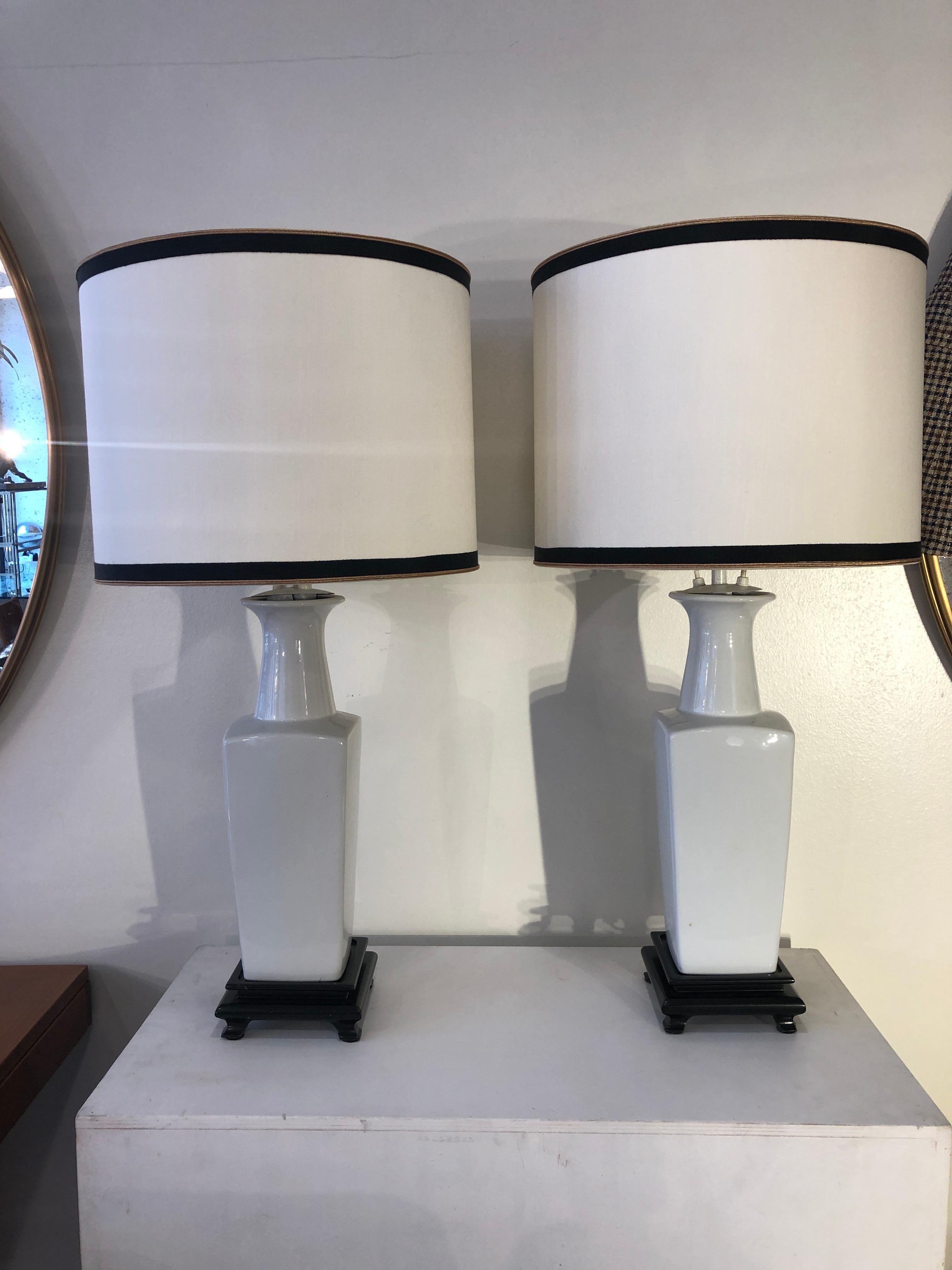 Early 20th Century Pair of White Ceramic Table Lamps Chinoiserie 9